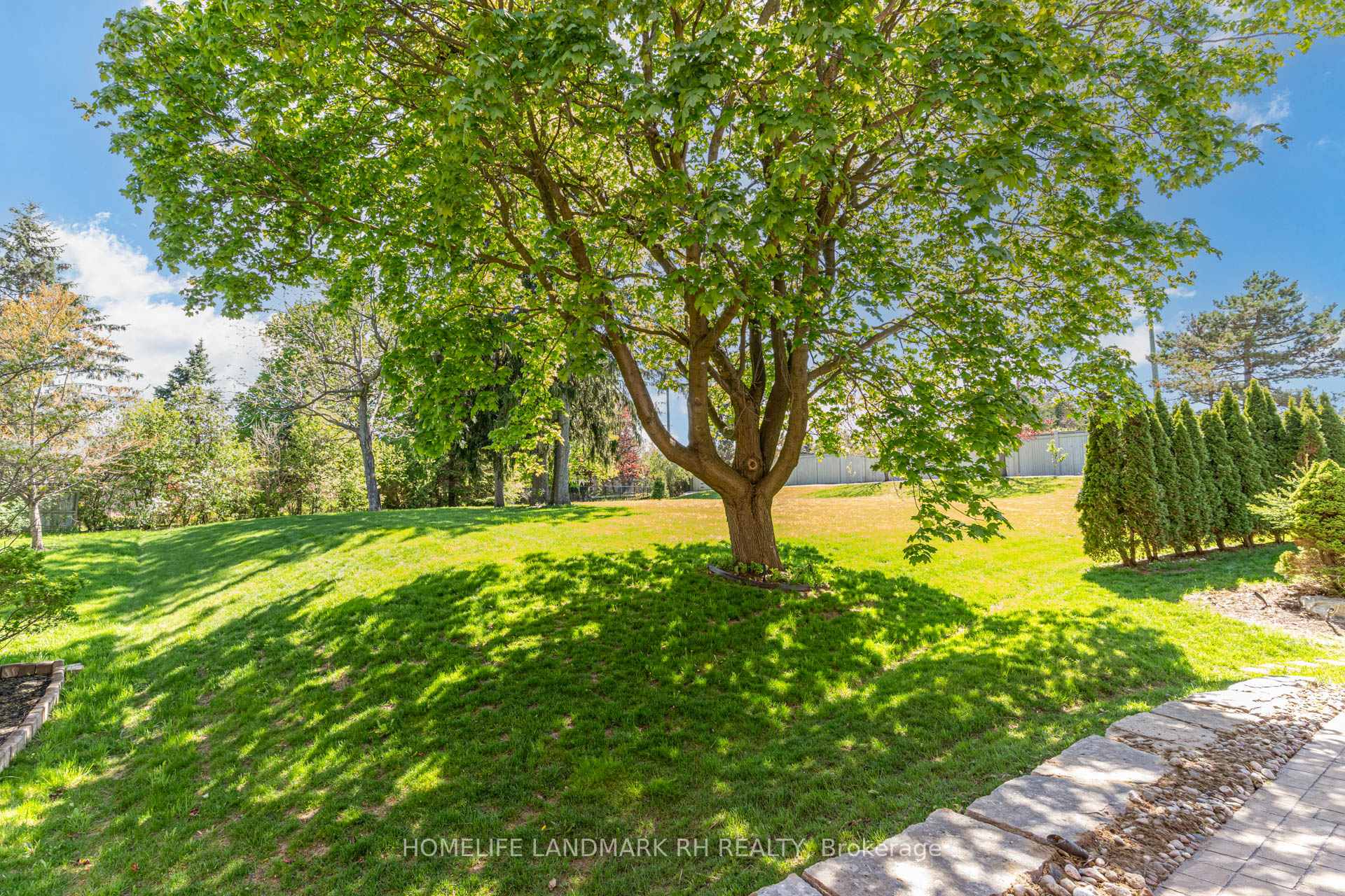 Photo 43 of 385 Kennedy Street W, Aurora, Aurora Highlands — HOMEH