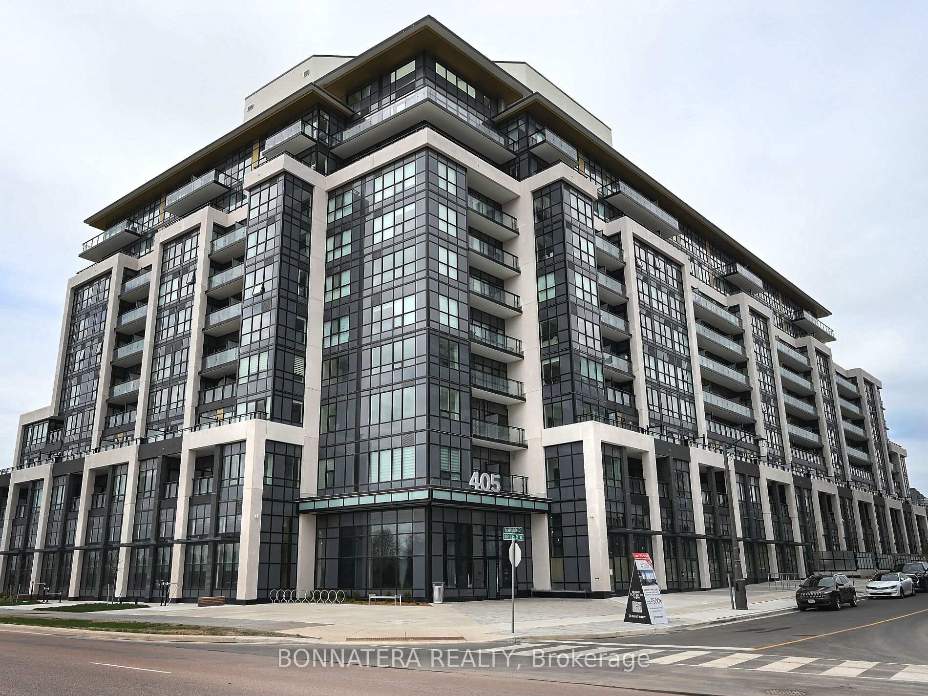Front of Unit 319, 405 Dundas Street W