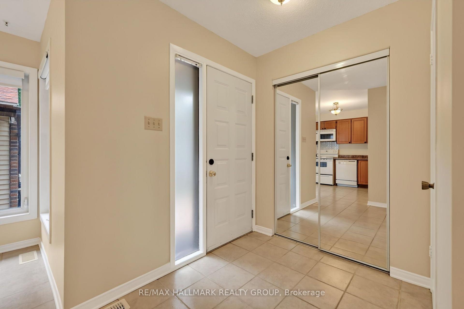 Photo 4 of 704 Malibu Terrace, Ottawa, Courtland Park — HOMEH