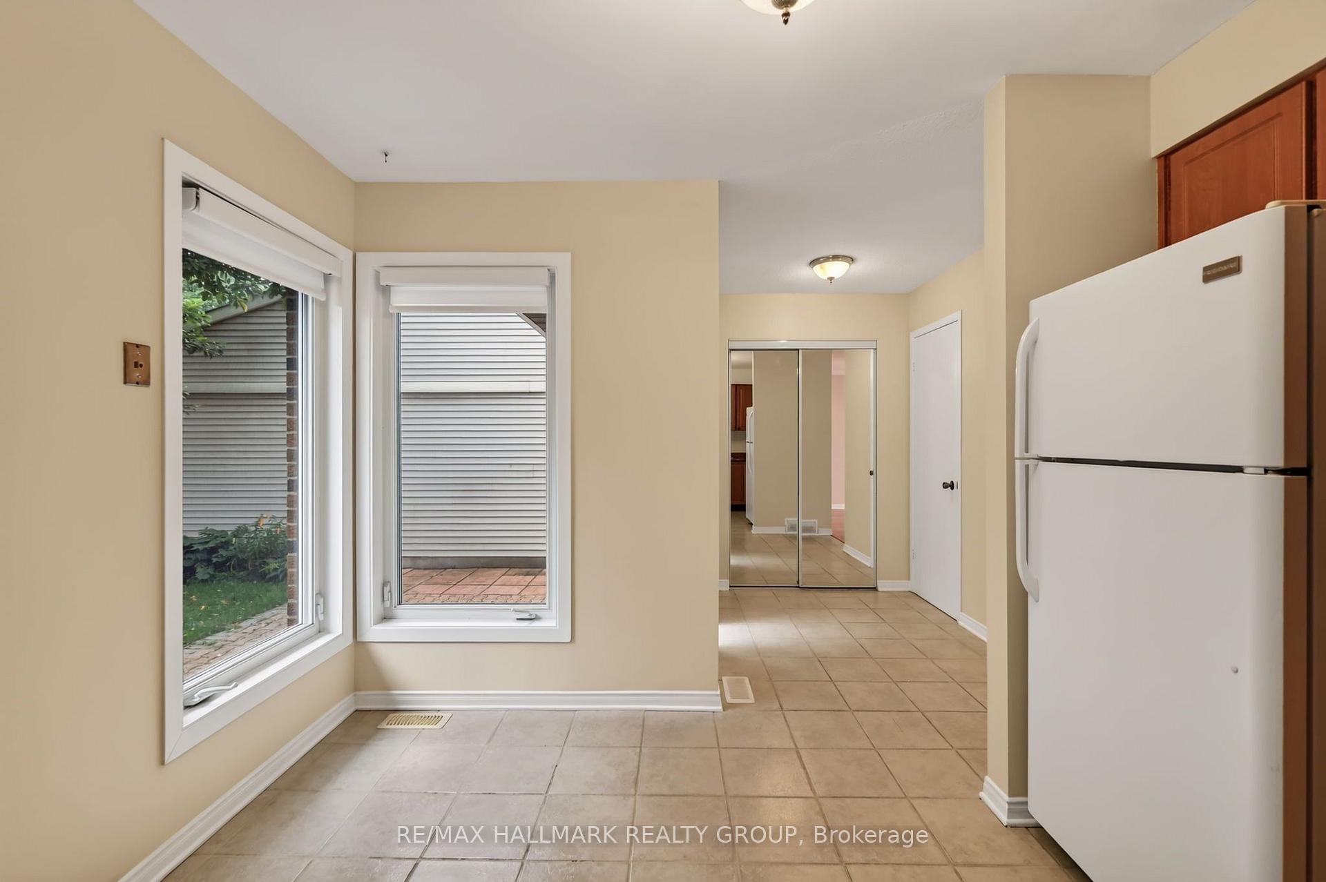 Photo 10 of 704 Malibu Terrace, Ottawa, Courtland Park — HOMEH