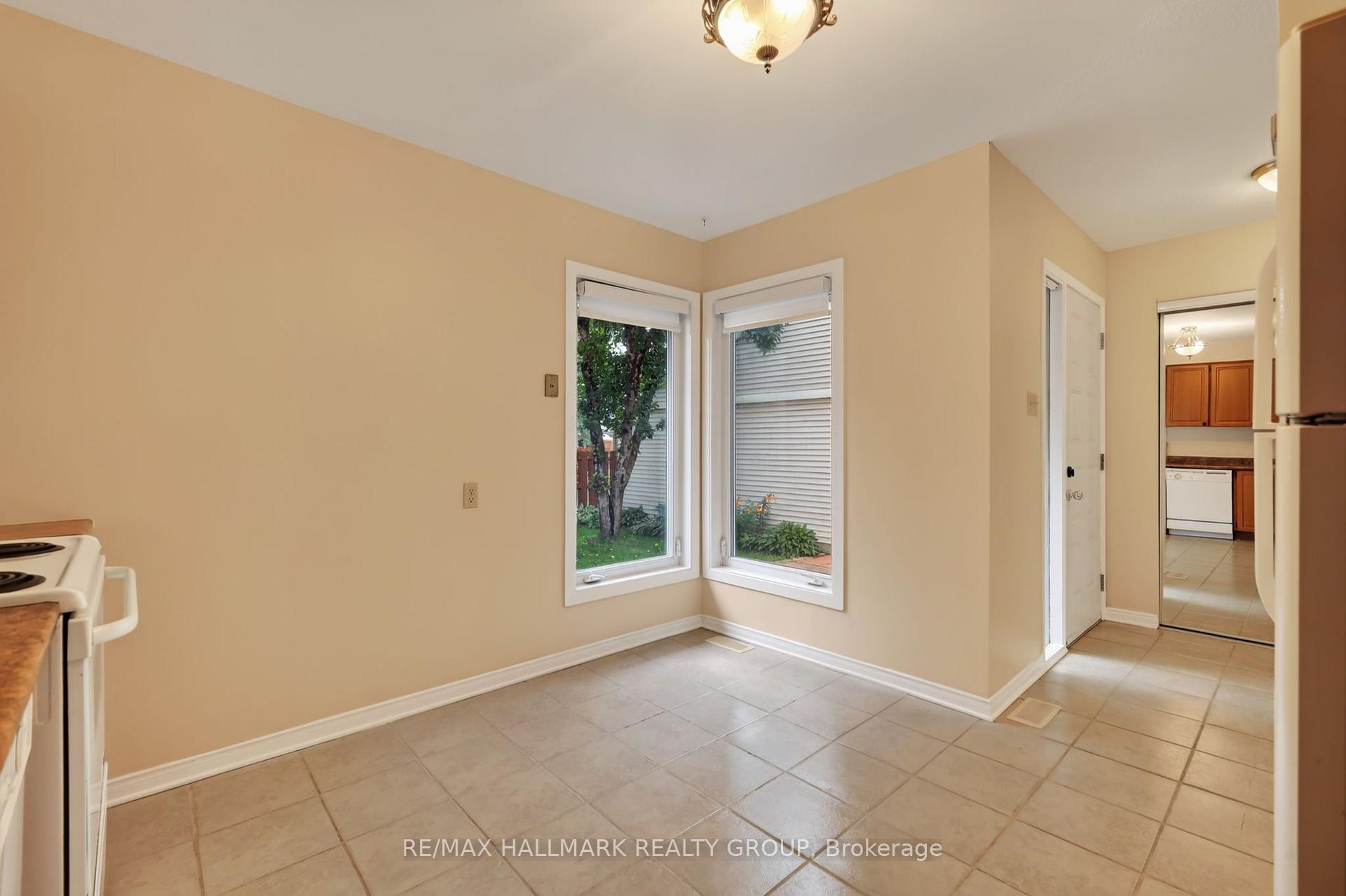 Photo 11 of 704 Malibu Terrace, Ottawa, Courtland Park — HOMEH