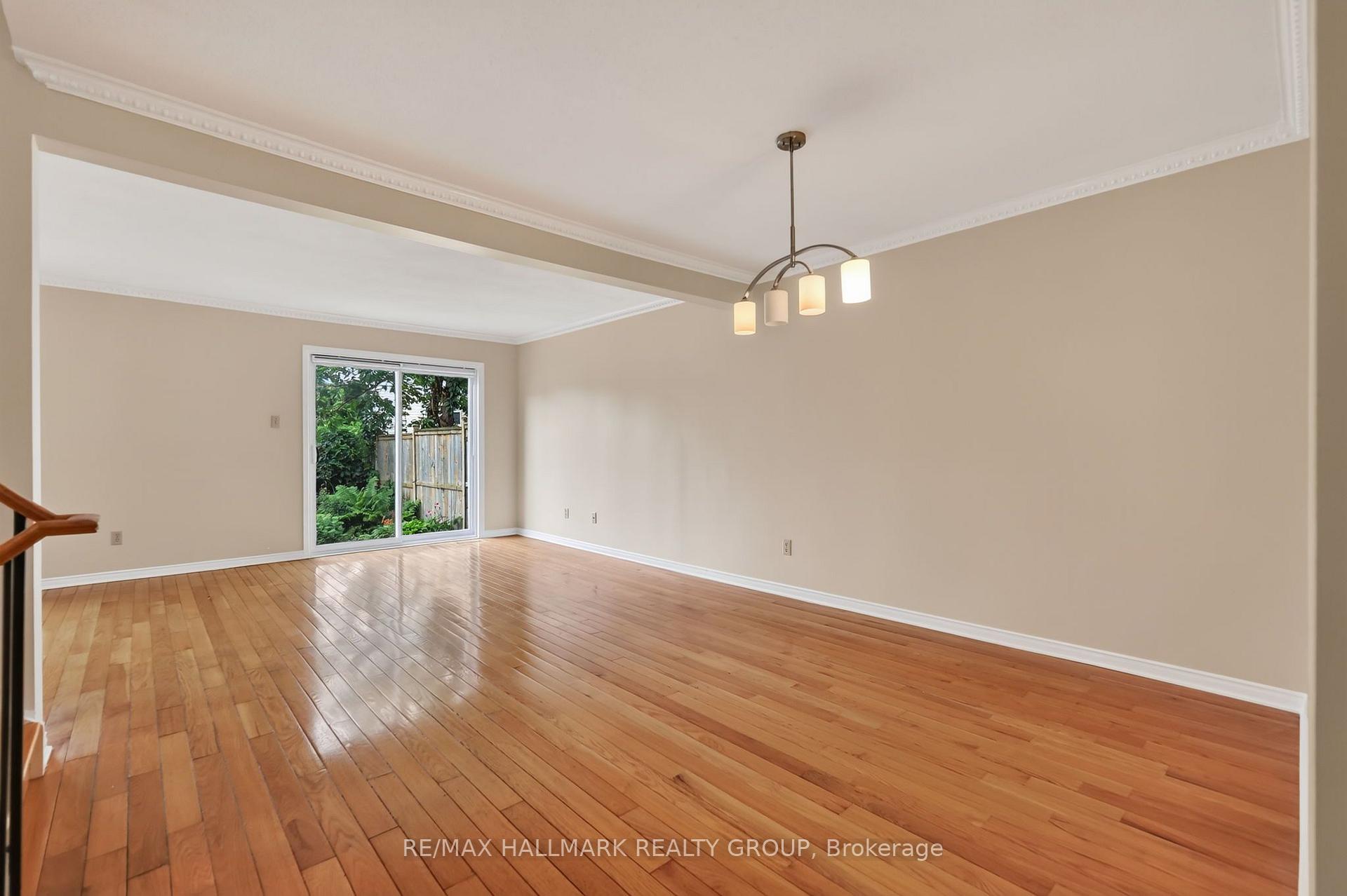 Photo 13 of 704 Malibu Terrace, Ottawa, Courtland Park — HOMEH