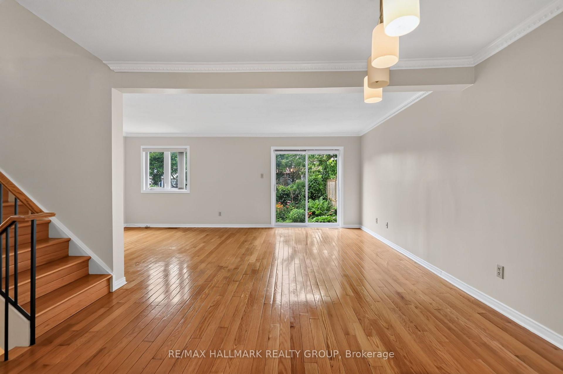 Photo 15 of 704 Malibu Terrace, Ottawa, Courtland Park — HOMEH