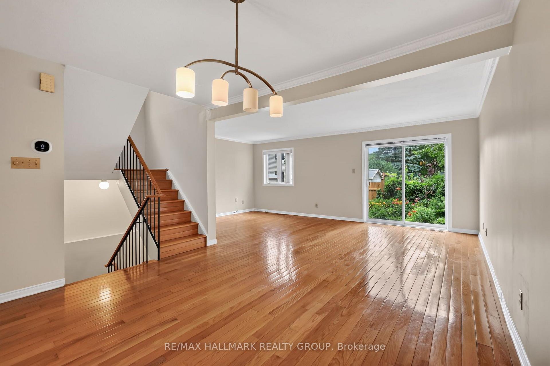 Photo 16 of 704 Malibu Terrace, Ottawa, Courtland Park — HOMEH