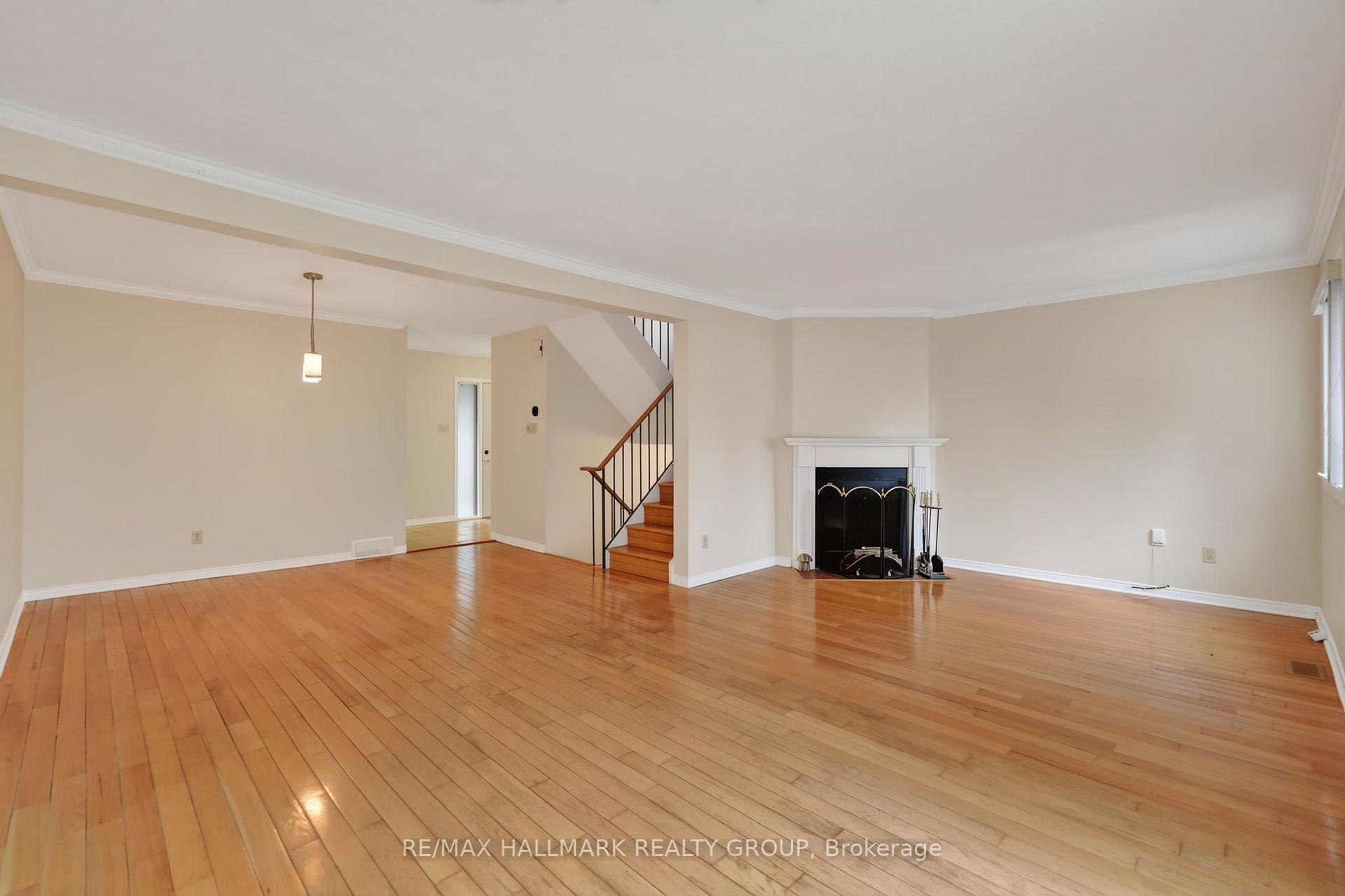 Photo 17 of 704 Malibu Terrace, Ottawa, Courtland Park — HOMEH