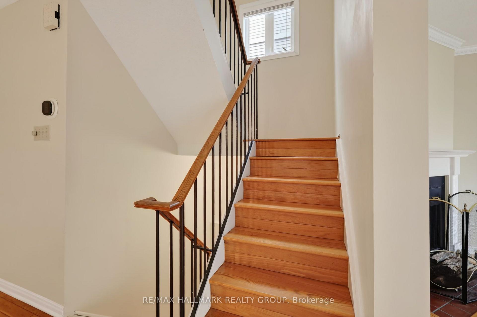 Photo 23 of 704 Malibu Terrace, Ottawa, Courtland Park — HOMEH