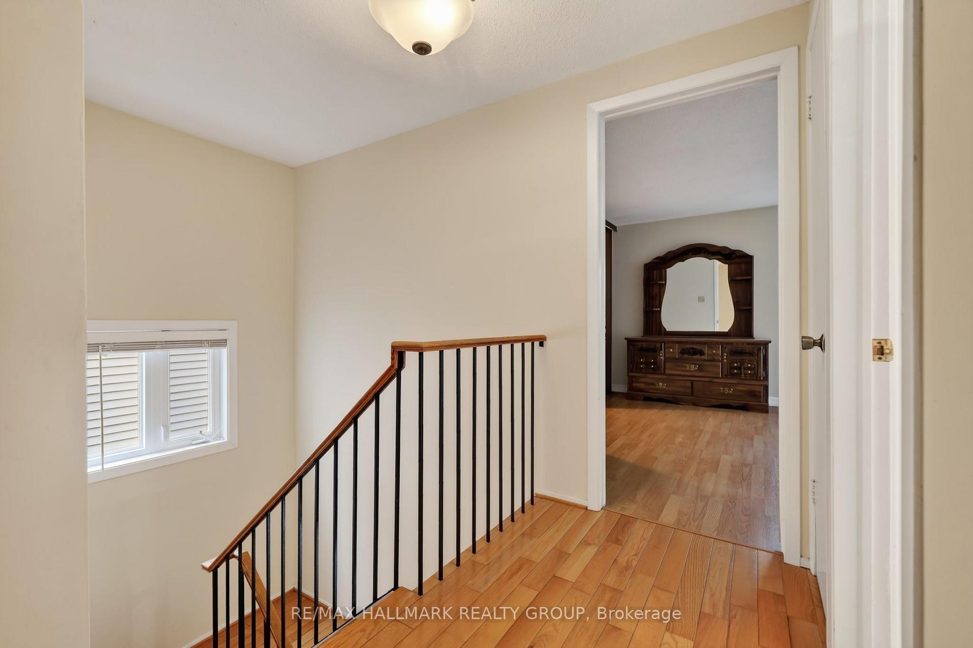 Photo 24 of 704 Malibu Terrace, Ottawa, Courtland Park — HOMEH