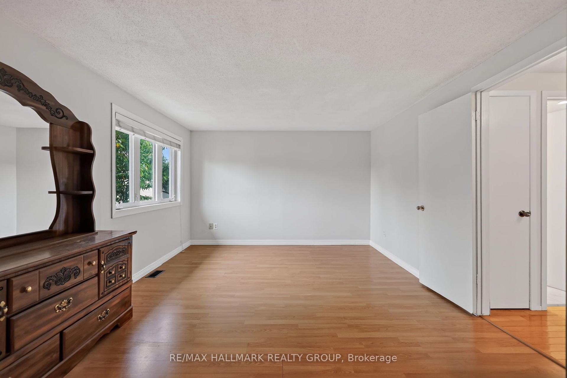 Photo 26 of 704 Malibu Terrace, Ottawa, Courtland Park — HOMEH