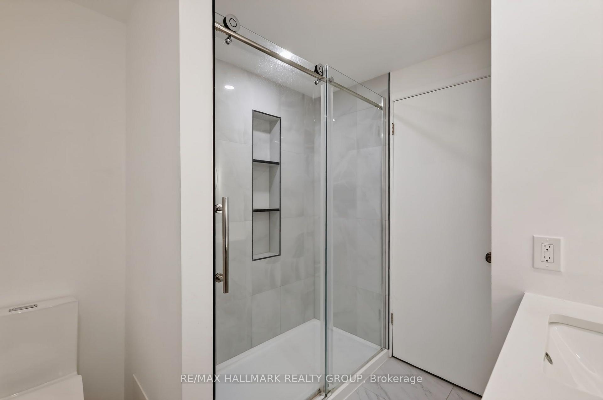 Photo 30 of 704 Malibu Terrace, Ottawa, Courtland Park — HOMEH
