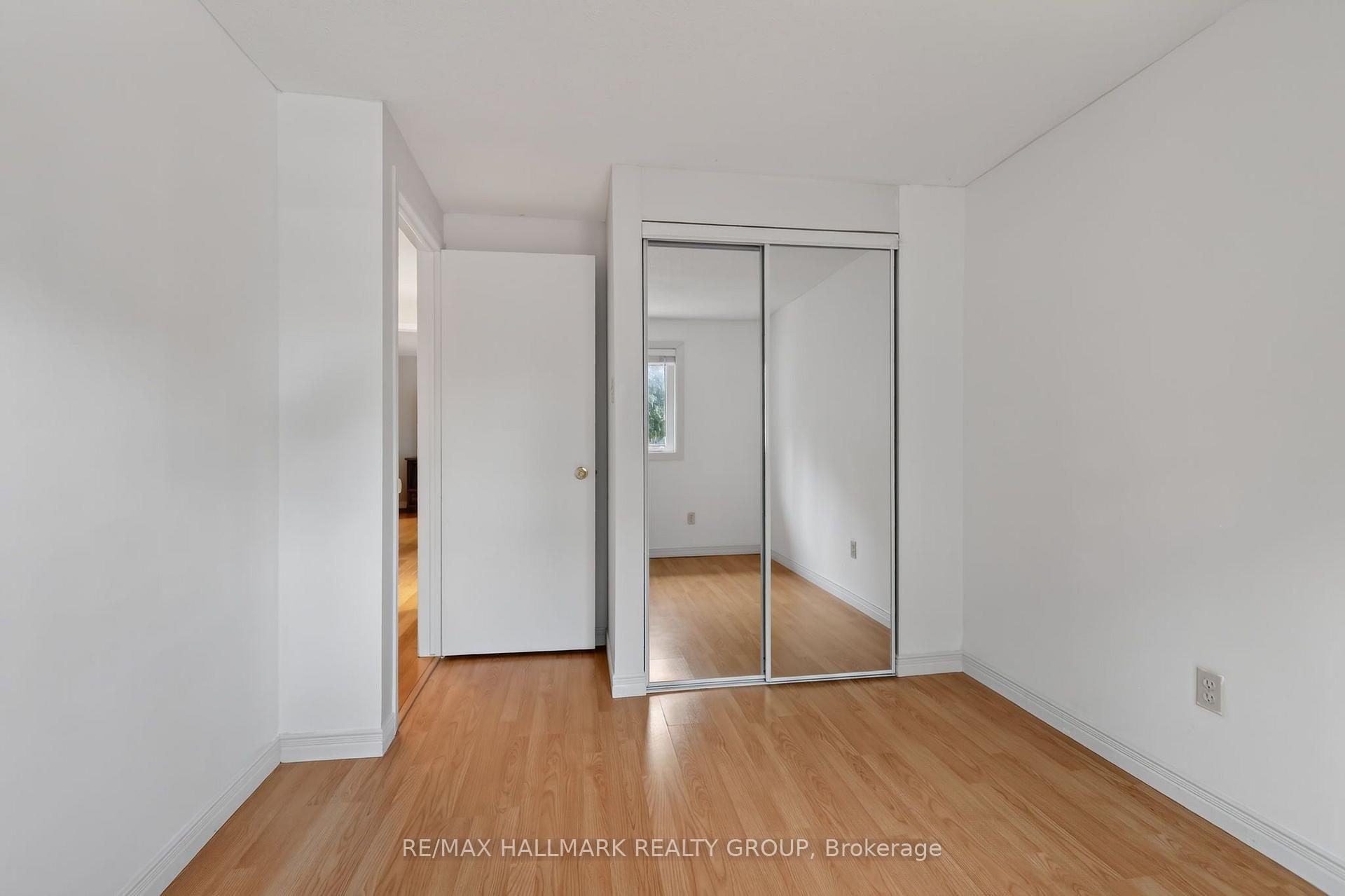 Photo 32 of 704 Malibu Terrace, Ottawa, Courtland Park — HOMEH