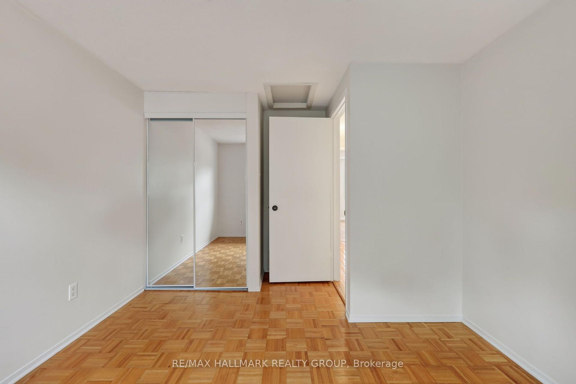 Photo 34 of 704 Malibu Terrace, Ottawa, Courtland Park — HOMEH