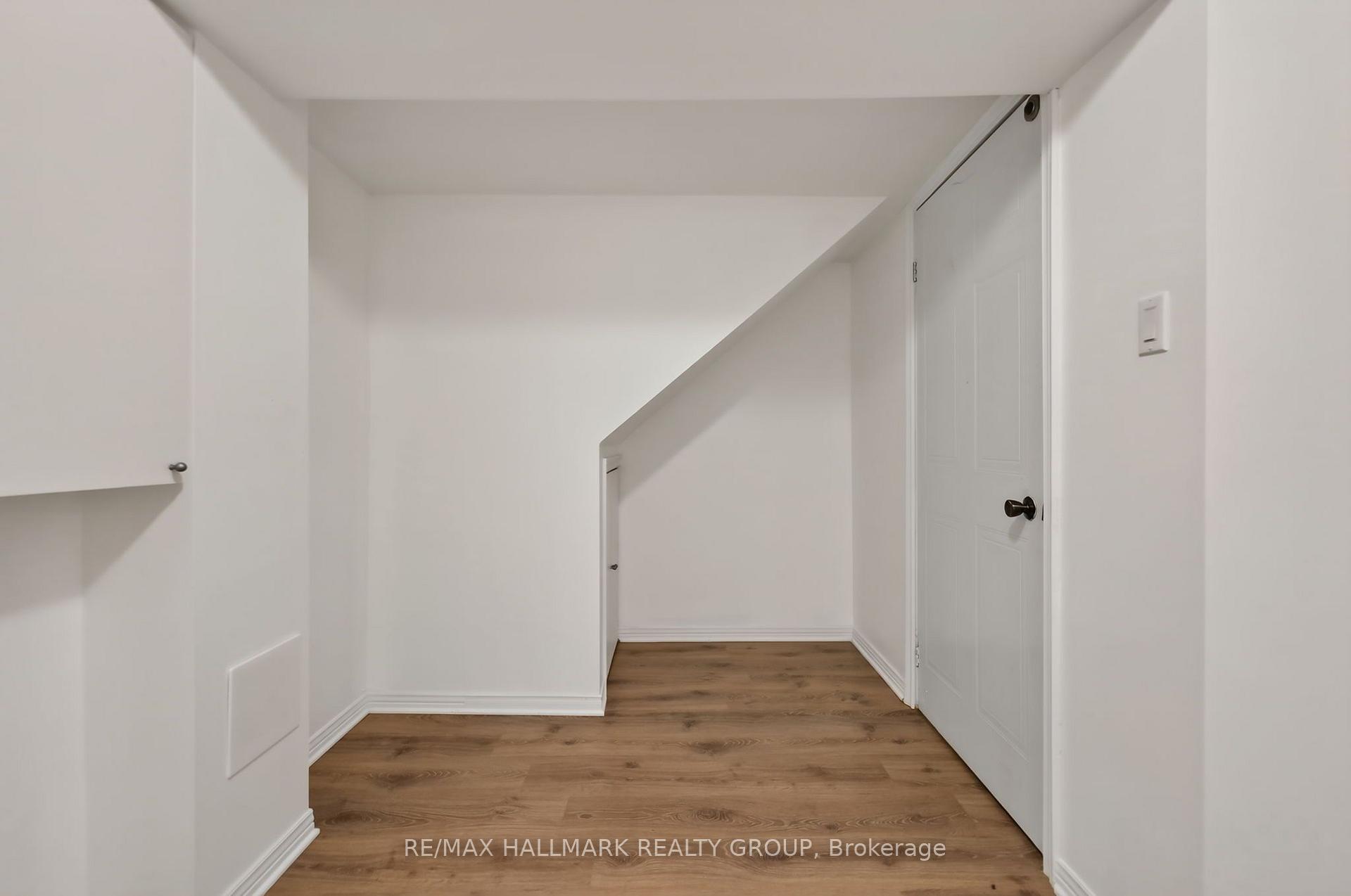 Photo 40 of 704 Malibu Terrace, Ottawa, Courtland Park — HOMEH
