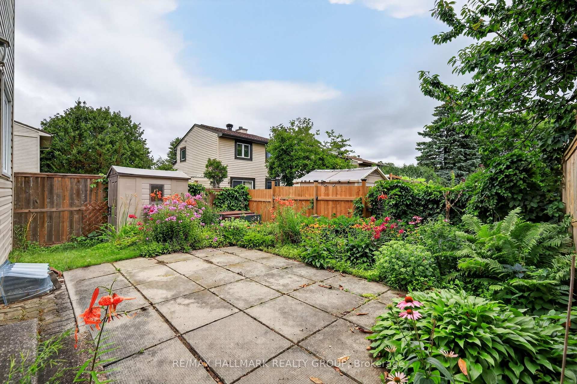 Photo 42 of 704 Malibu Terrace, Ottawa, Courtland Park — HOMEH