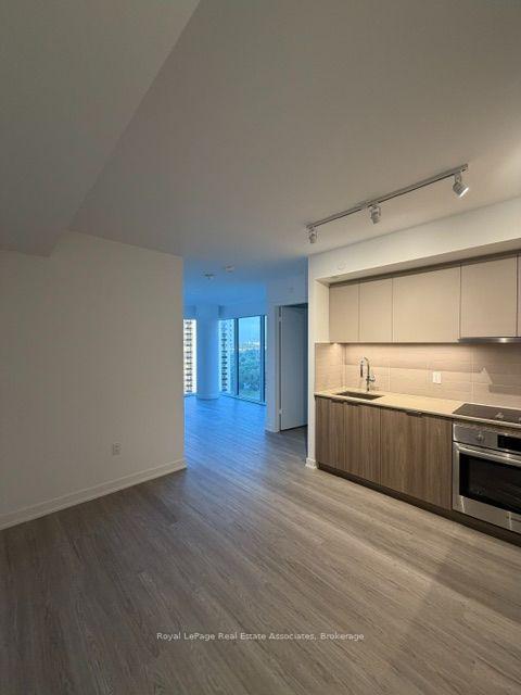 Photo 7 of Unit 1408, 15 David Salomon Drive, Toronto, Flemingdon Park — HOMEH