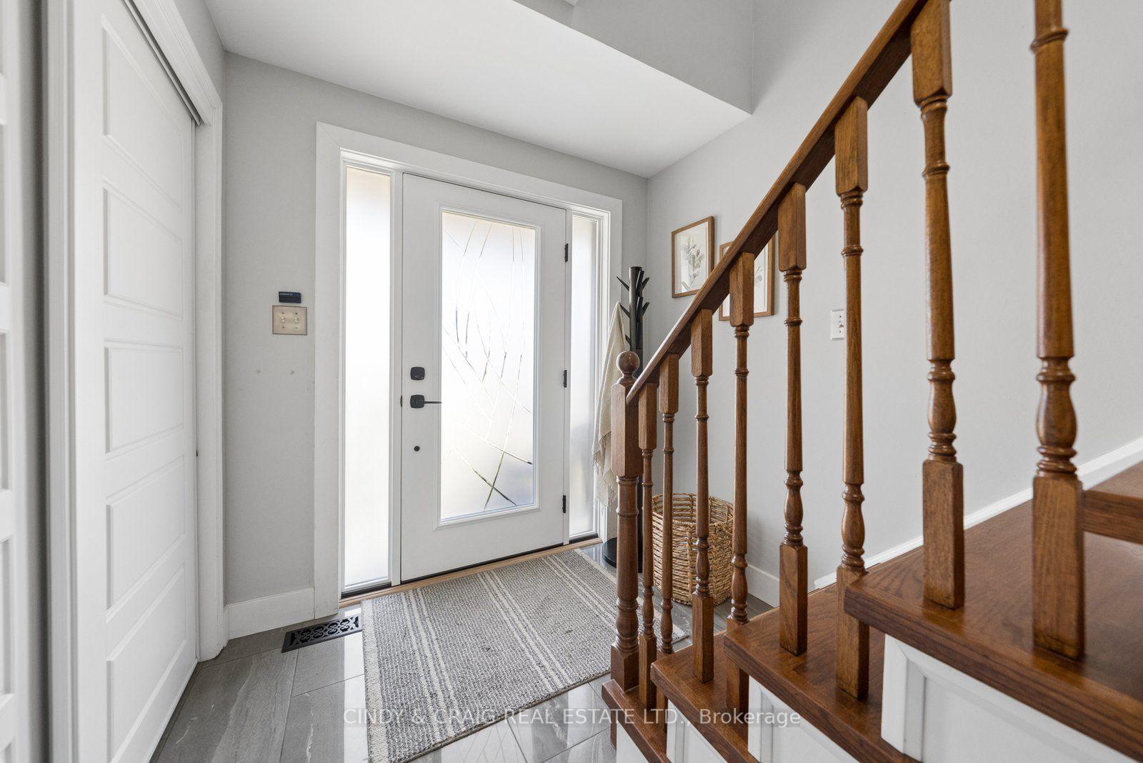 Photo 5 of 47 Wade Square, Clarington, Courtice — HOMEH
