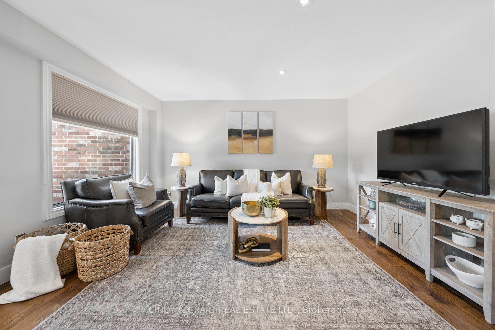 Photo 9 of 47 Wade Square, Clarington, Courtice — HOMEH