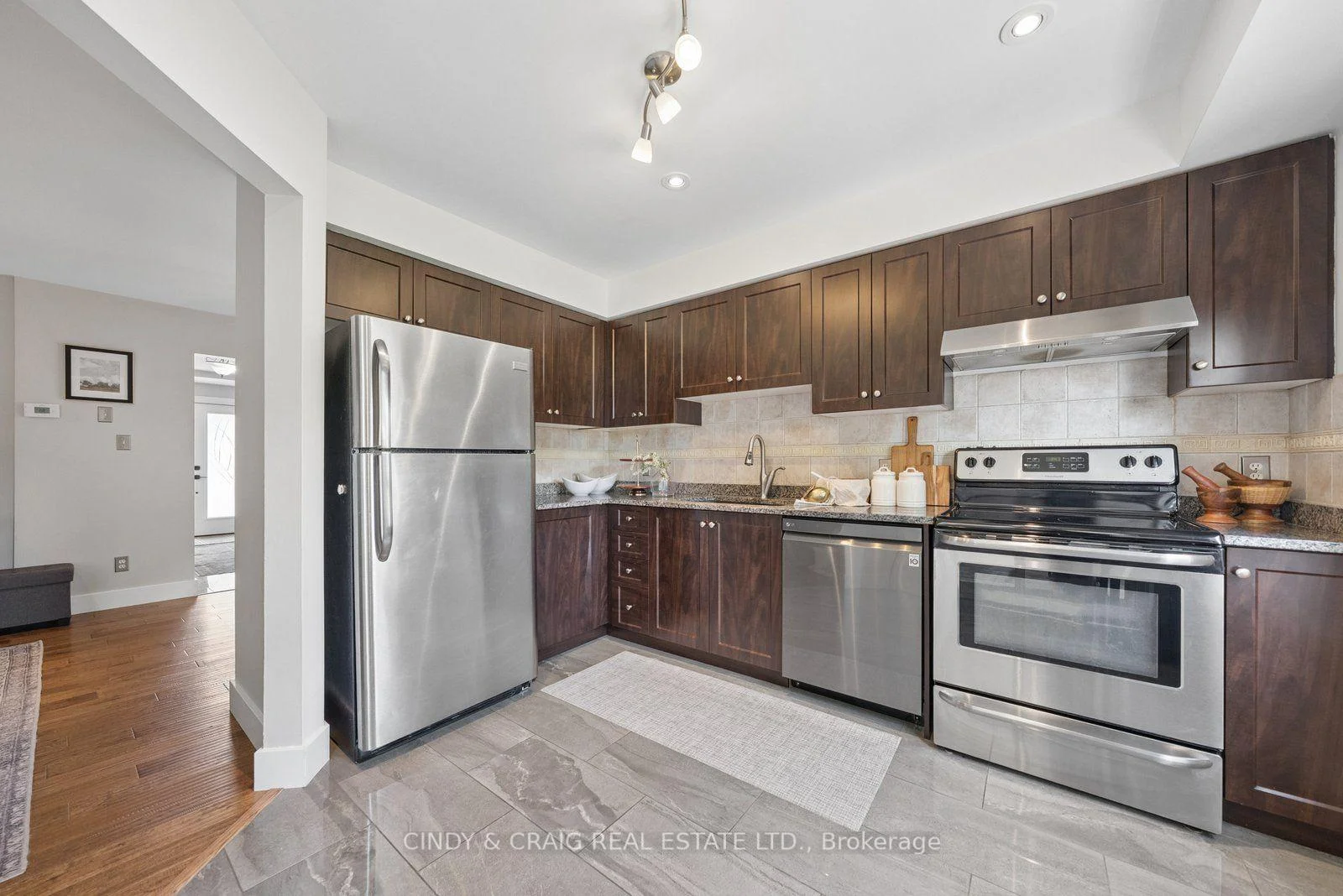 Photo 17 of 47 Wade Square, Clarington, Courtice — HOMEH