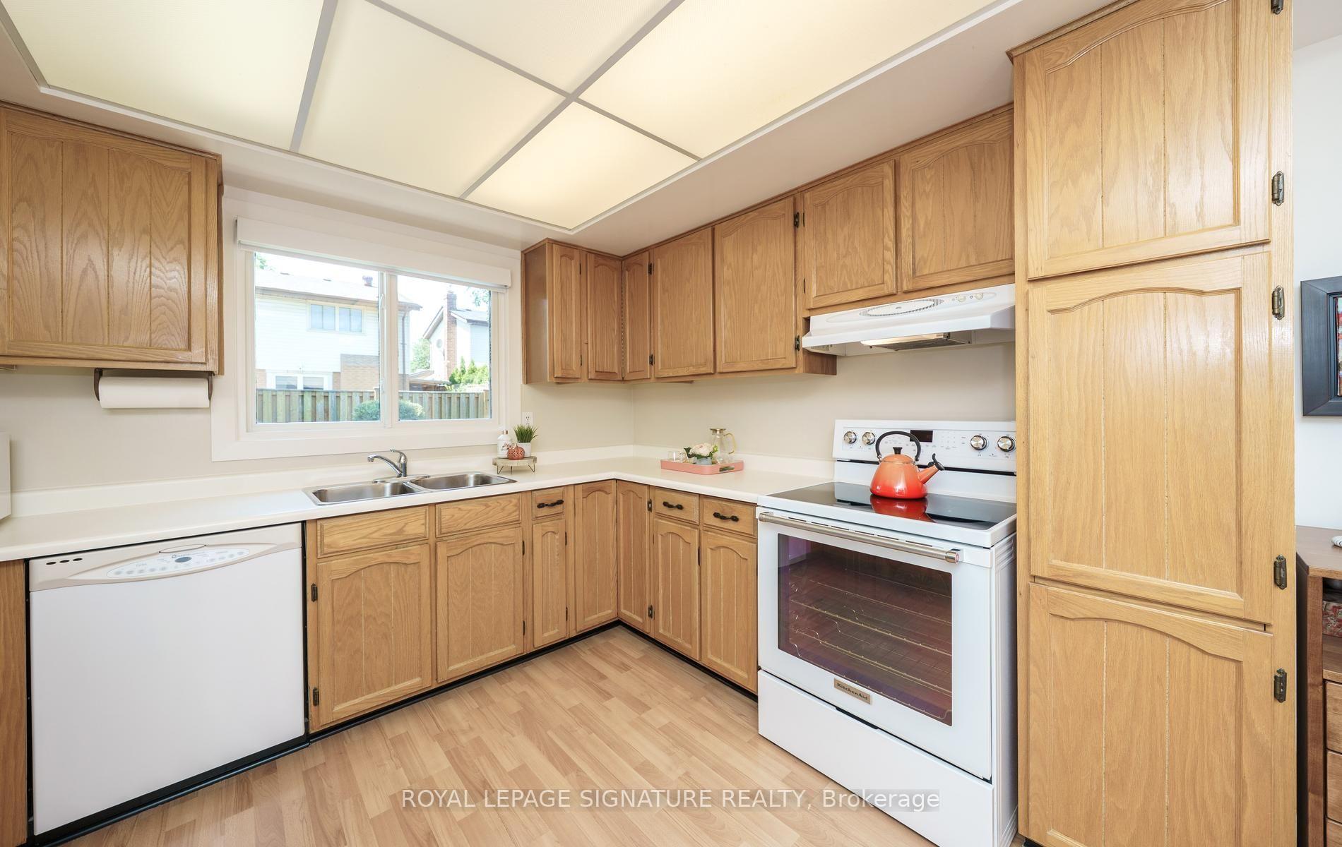Photo 12 of 36 Chiefswood Square, Scarborough, Steeles — HOMEH