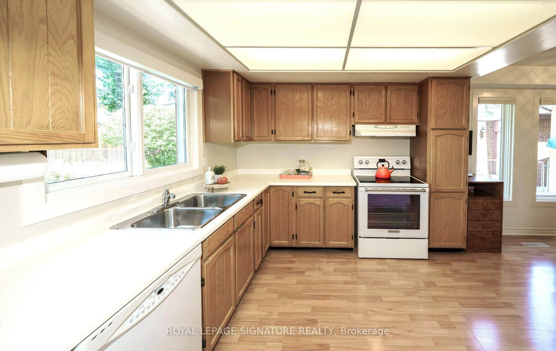 Photo 13 of 36 Chiefswood Square, Scarborough, Steeles — HOMEH