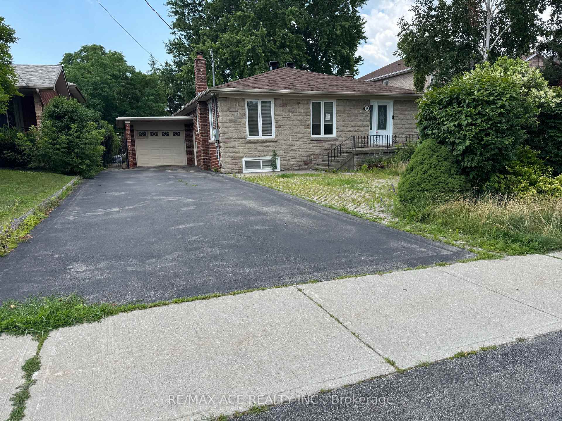 Photo 3 of 39 Oak Avenue, Richmond Hill, South Richvale — HOMEH