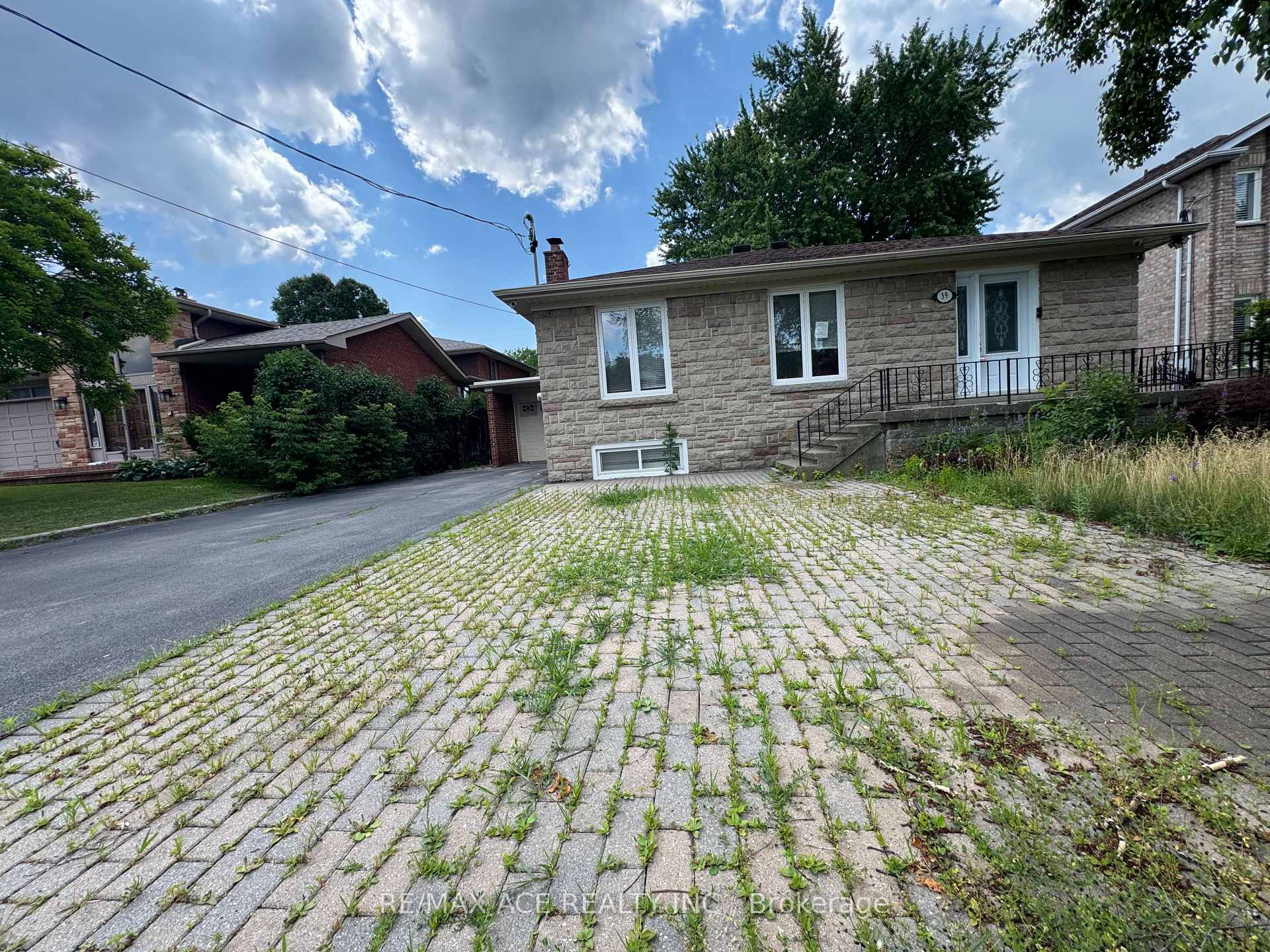 Photo 4 of 39 Oak Avenue, Richmond Hill, South Richvale — HOMEH