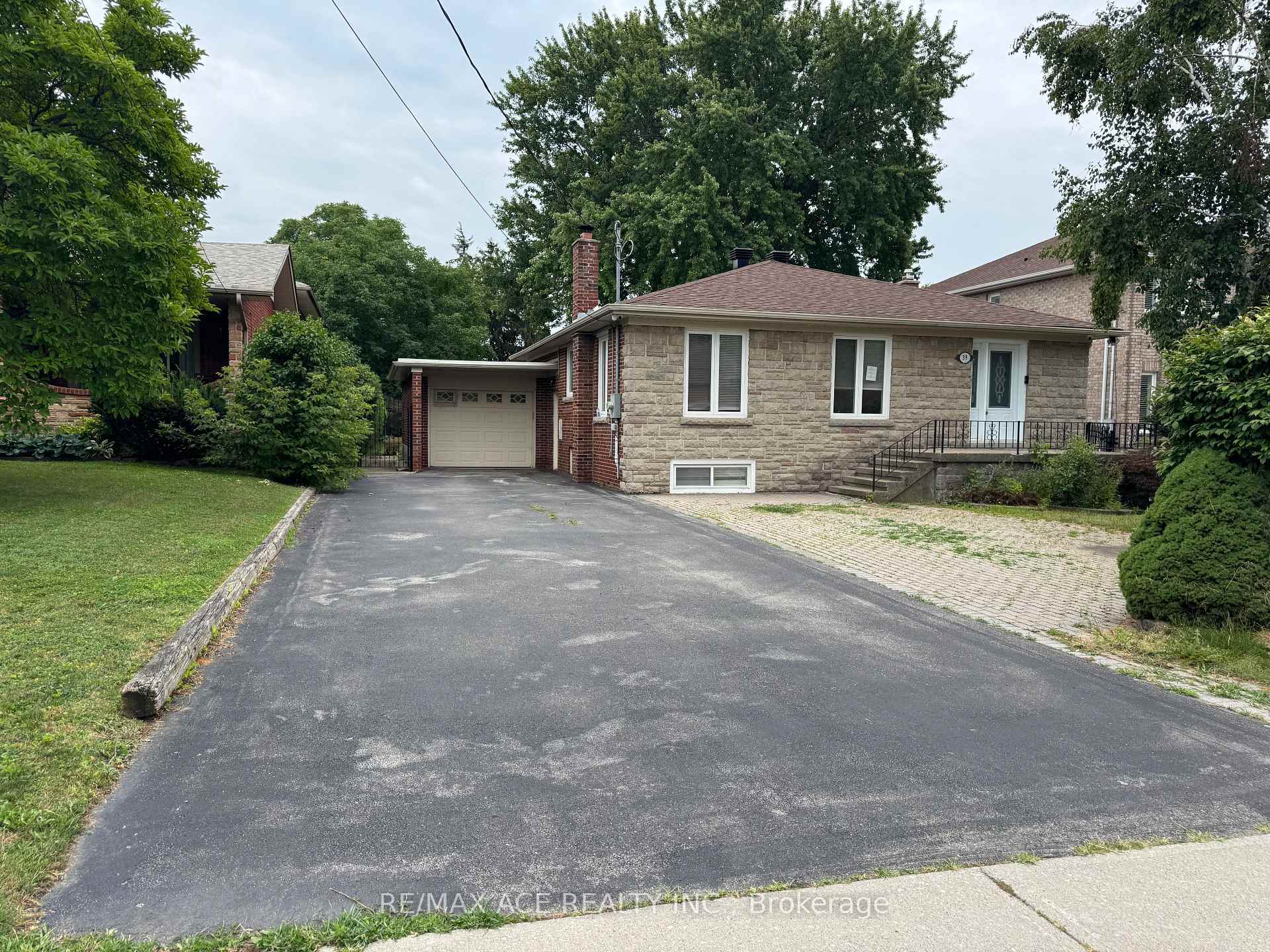 Photo 2 of 39 Oak Avenue, Richmond Hill, South Richvale — HOMEH
