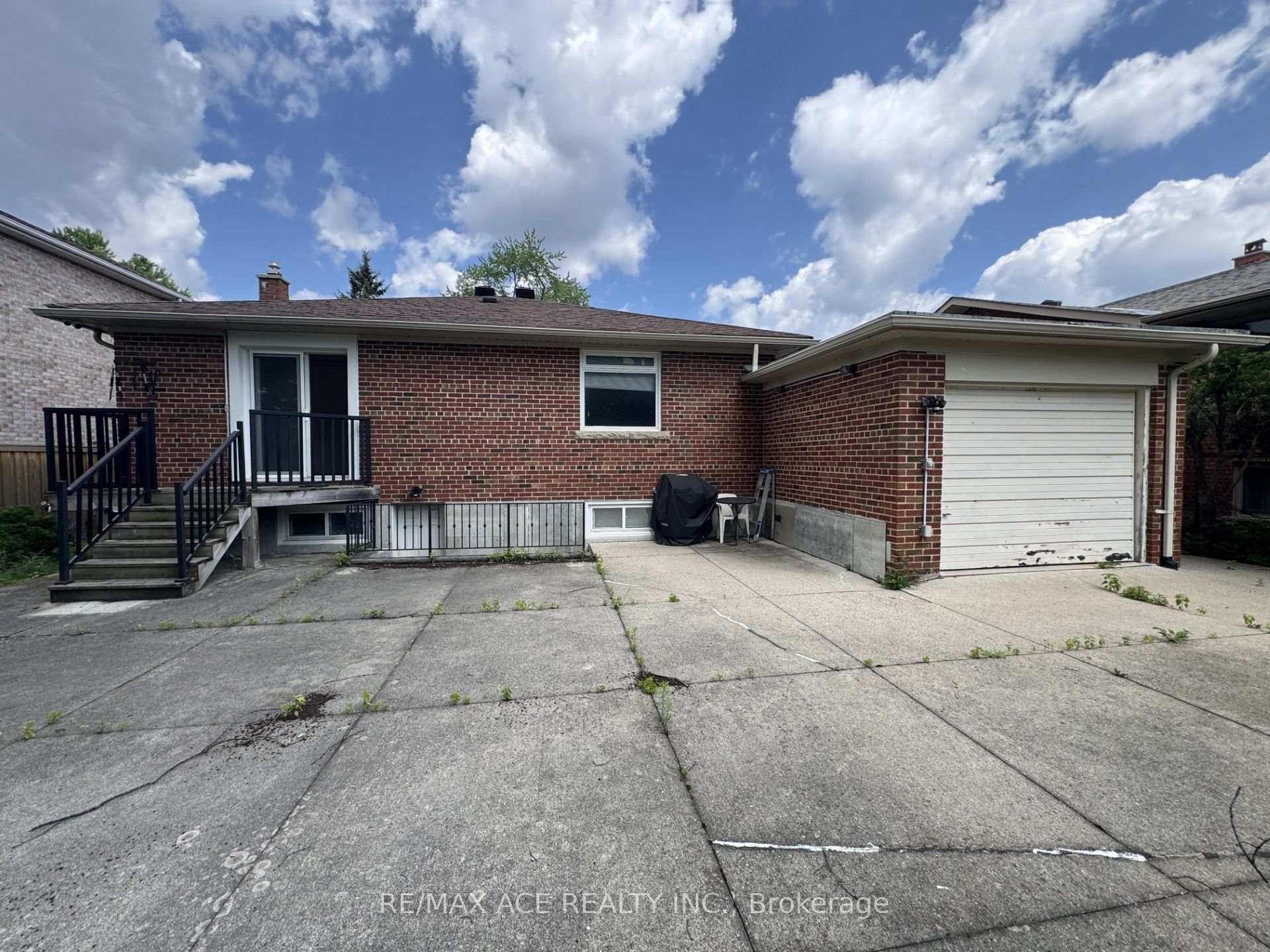 Photo 9 of 39 Oak Avenue, Richmond Hill, South Richvale — HOMEH