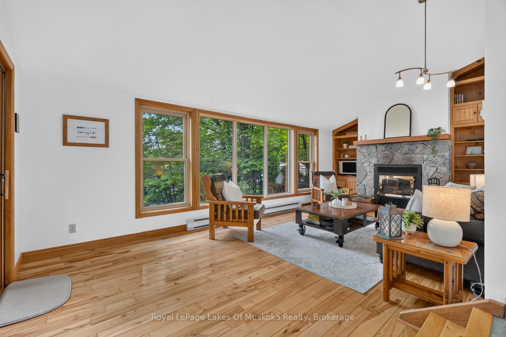 Photo 12 of 1008 Seven Dwarfs Crescent, Bracebridge, Oakley — HOMEH