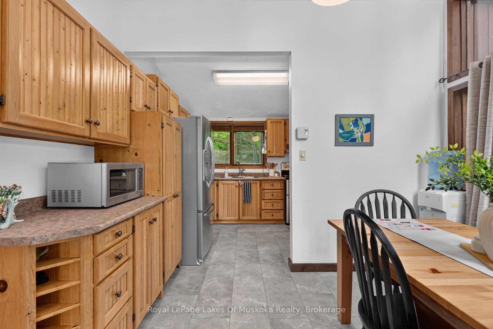 Photo 19 of 1008 Seven Dwarfs Crescent, Bracebridge, Oakley — HOMEH