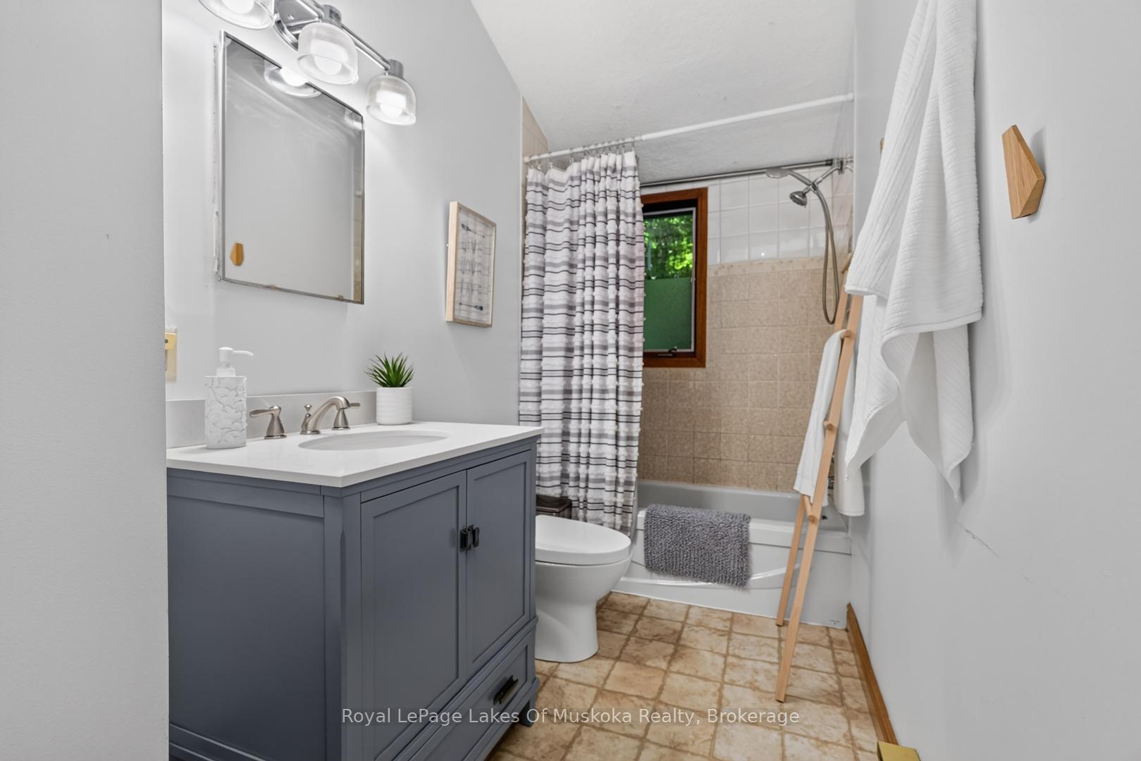 Photo 28 of 1008 Seven Dwarfs Crescent, Bracebridge, Oakley — HOMEH