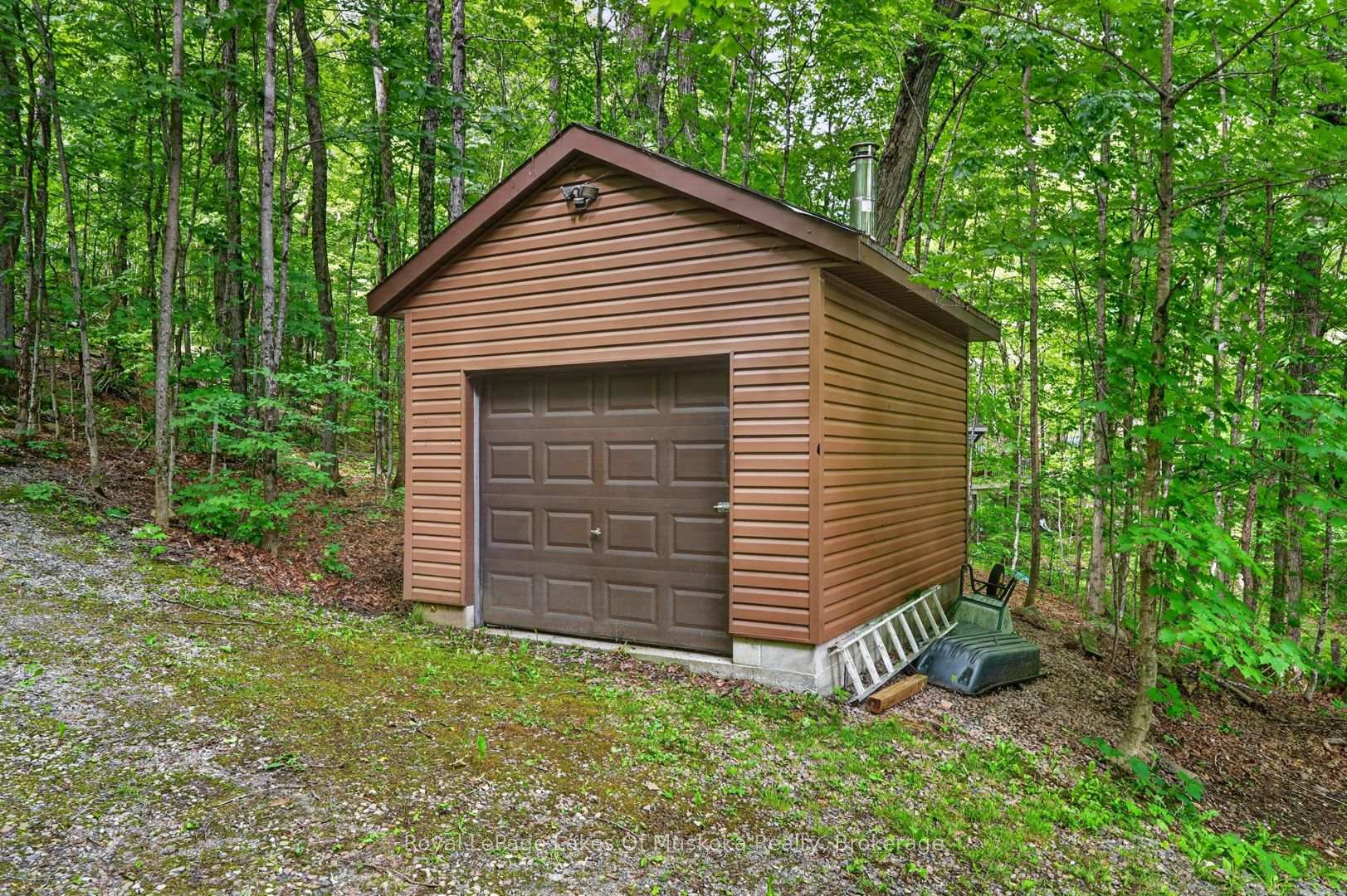 Photo 38 of 1008 Seven Dwarfs Crescent, Bracebridge, Oakley — HOMEH