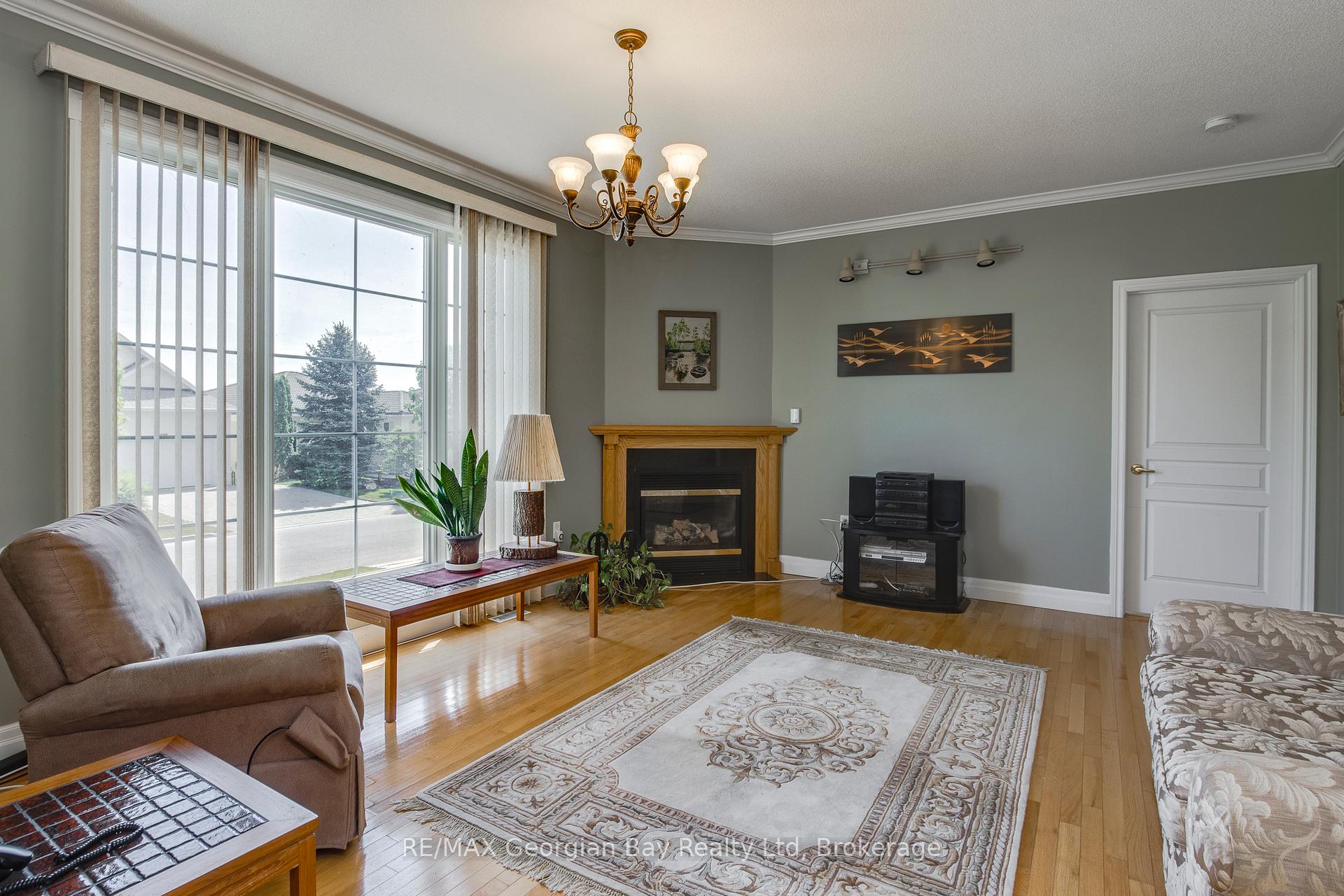 Photo 10 of 494 Aberdeen Boulevard, Midland — HOMEH