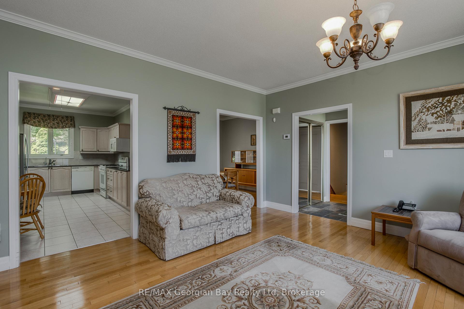 Photo 11 of 494 Aberdeen Boulevard, Midland — HOMEH