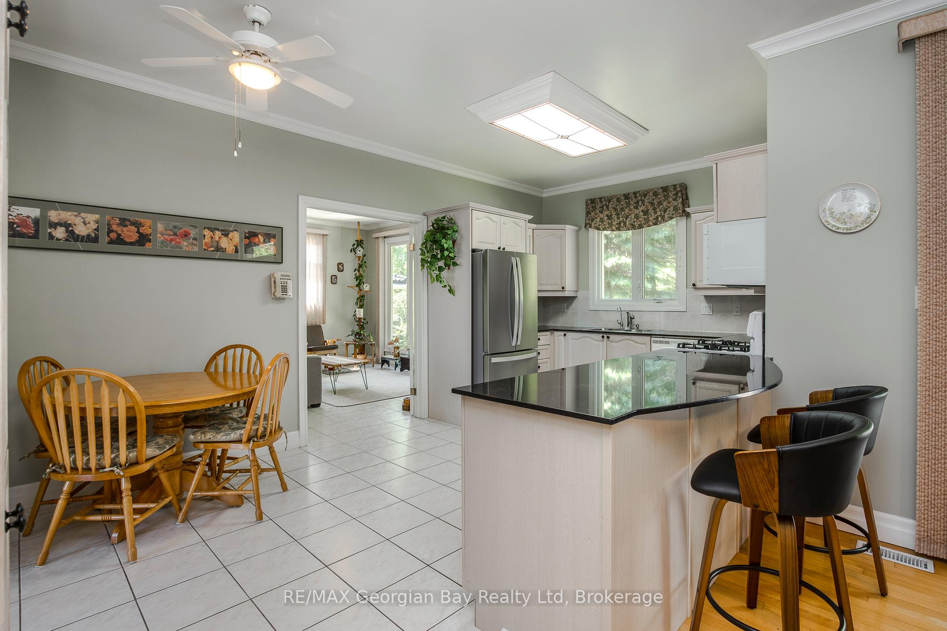 Photo 16 of 494 Aberdeen Boulevard, Midland — HOMEH