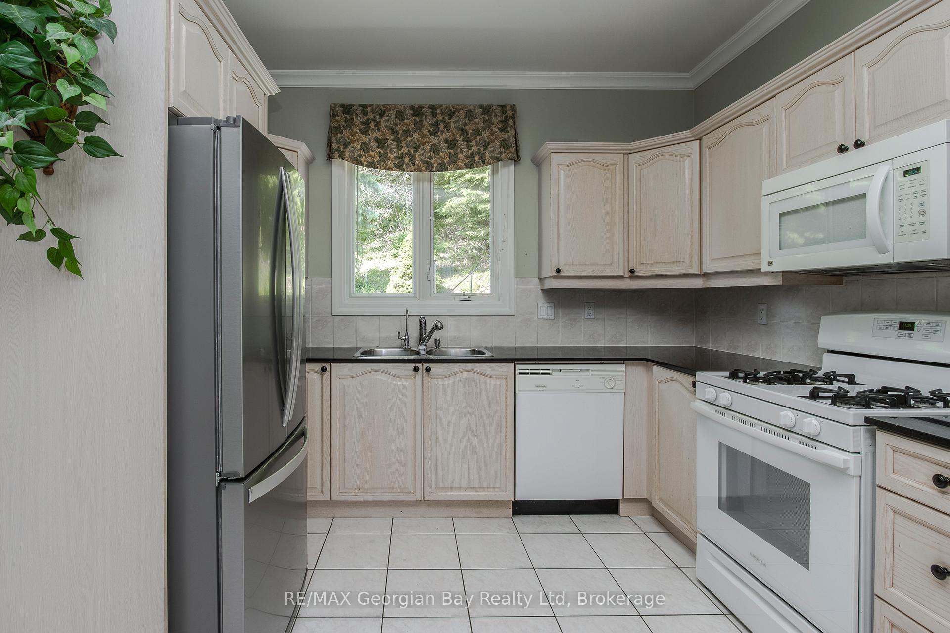 Photo 18 of 494 Aberdeen Boulevard, Midland — HOMEH