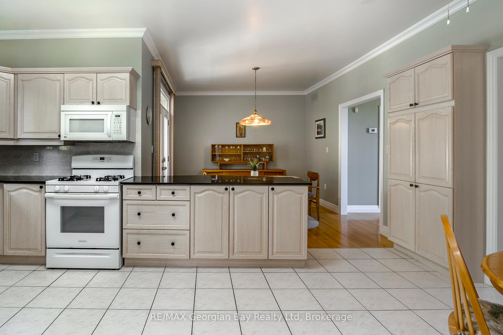 Photo 19 of 494 Aberdeen Boulevard, Midland — HOMEH