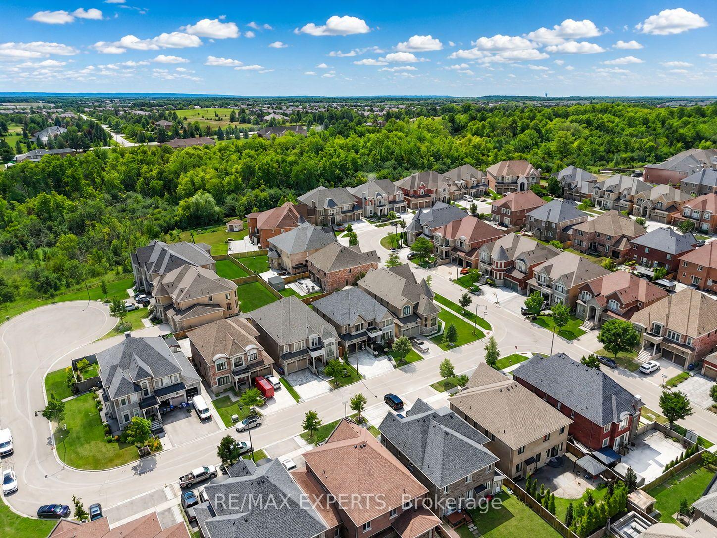 Photo 6 of 3 Rockton Court, Brampton, Toronto Gore Rural Estate — HOMEH