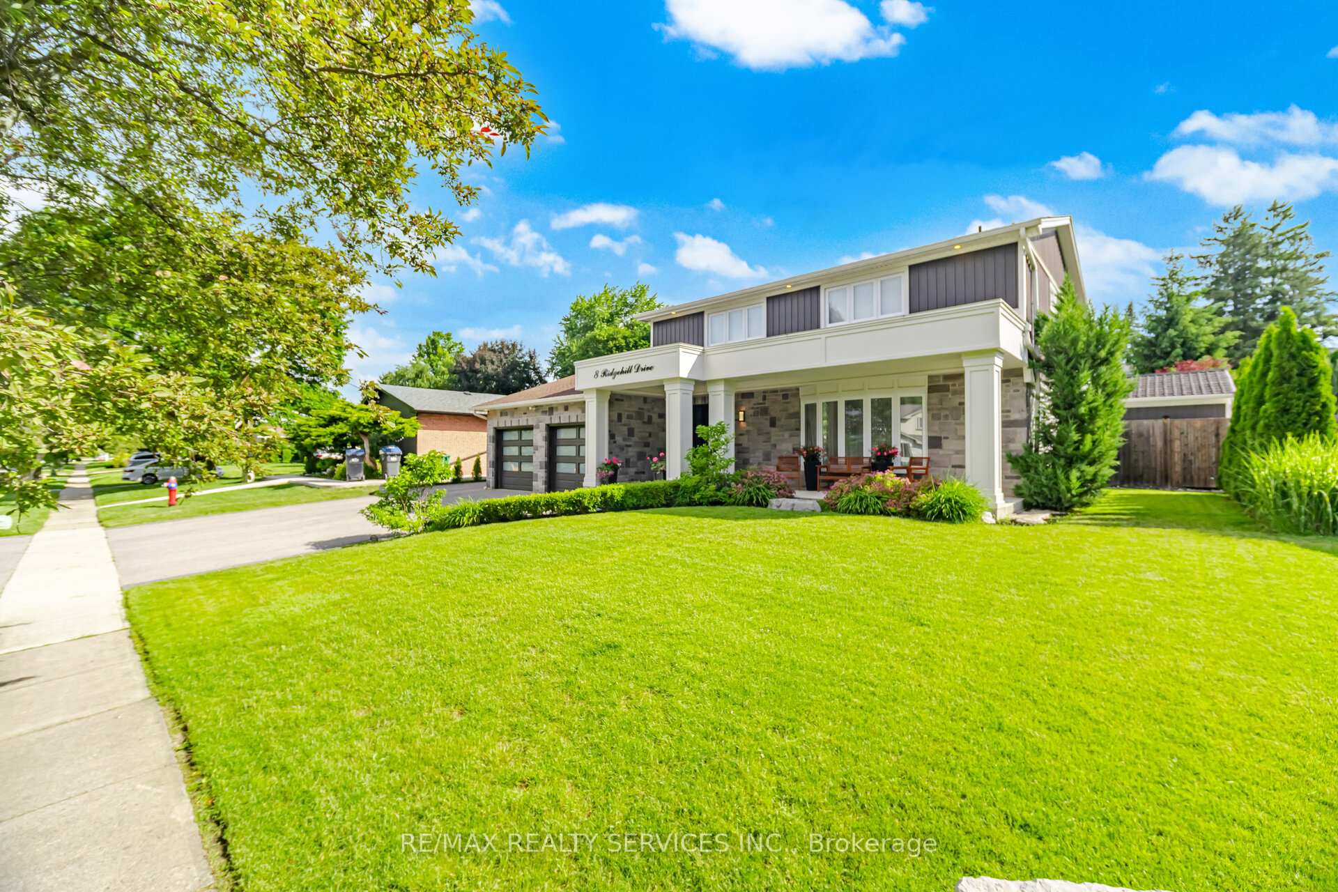 Photo 3 of 8 Ridgehill Drive, Brampton, Brampton South — HOMEH