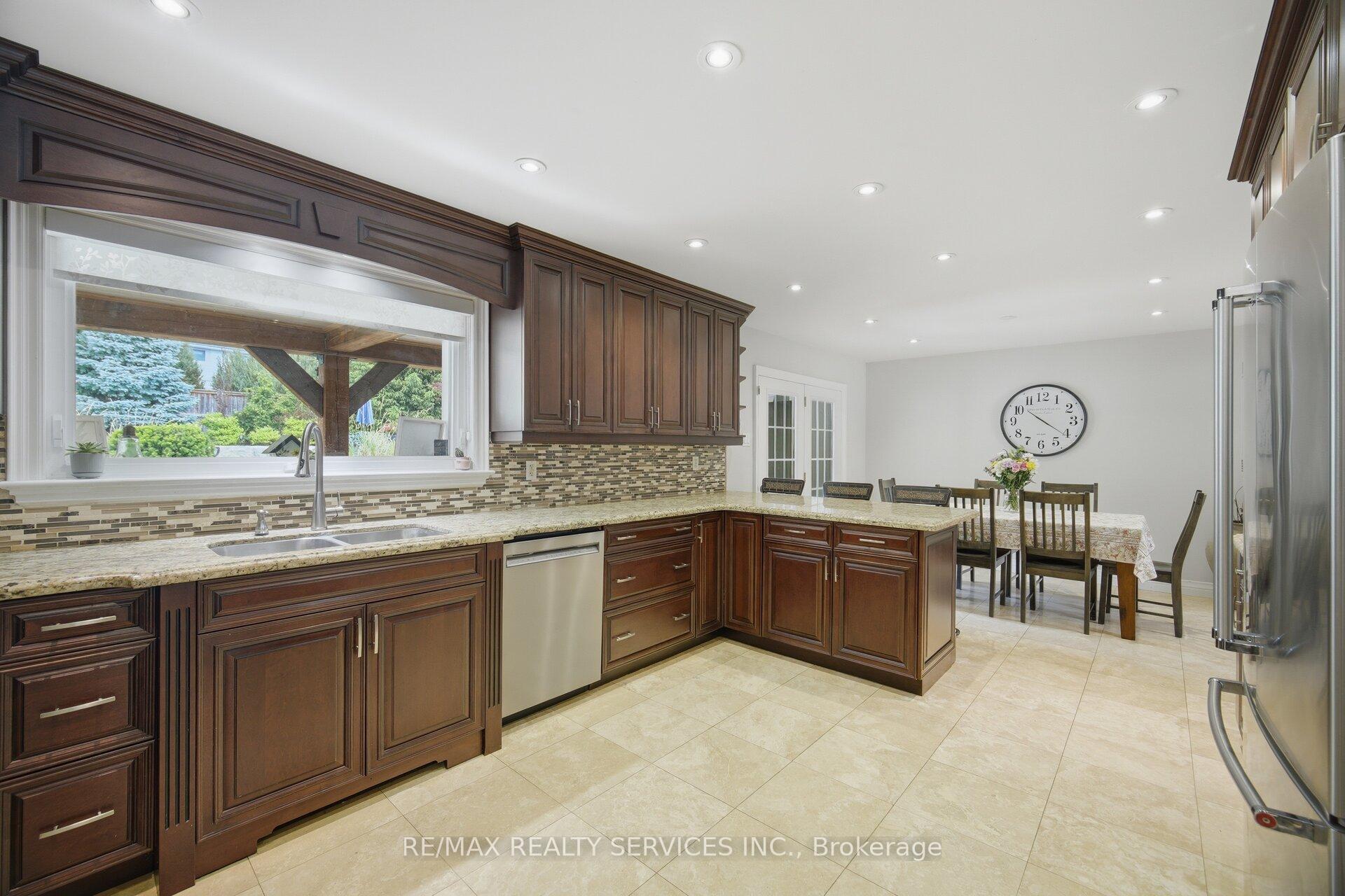 Photo 13 of 8 Ridgehill Drive, Brampton, Brampton South — HOMEH