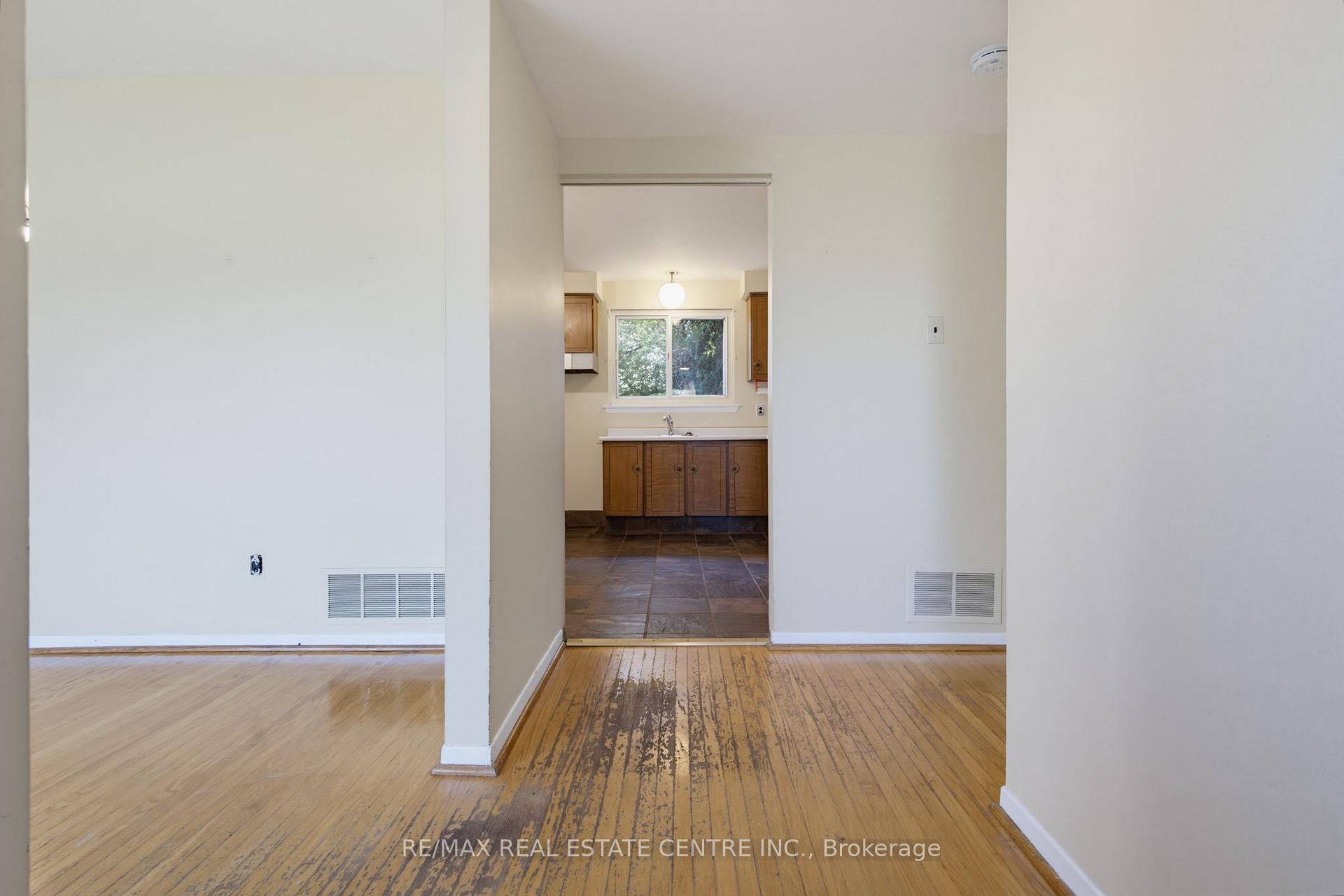 Photo 4 of 63 Brentwood Drive, Brampton, Avondale — HOMEH
