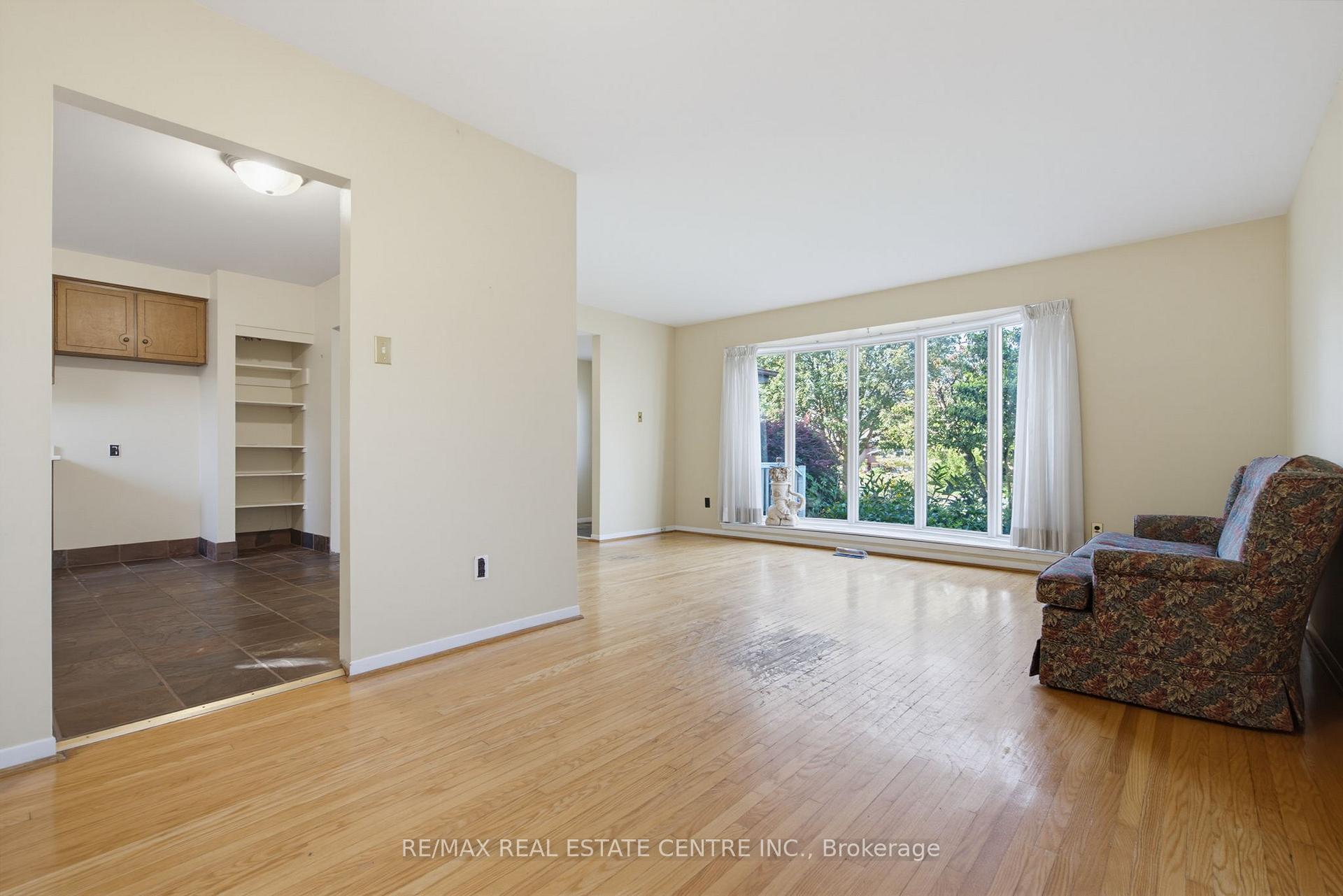 Photo 6 of 63 Brentwood Drive, Brampton, Avondale — HOMEH