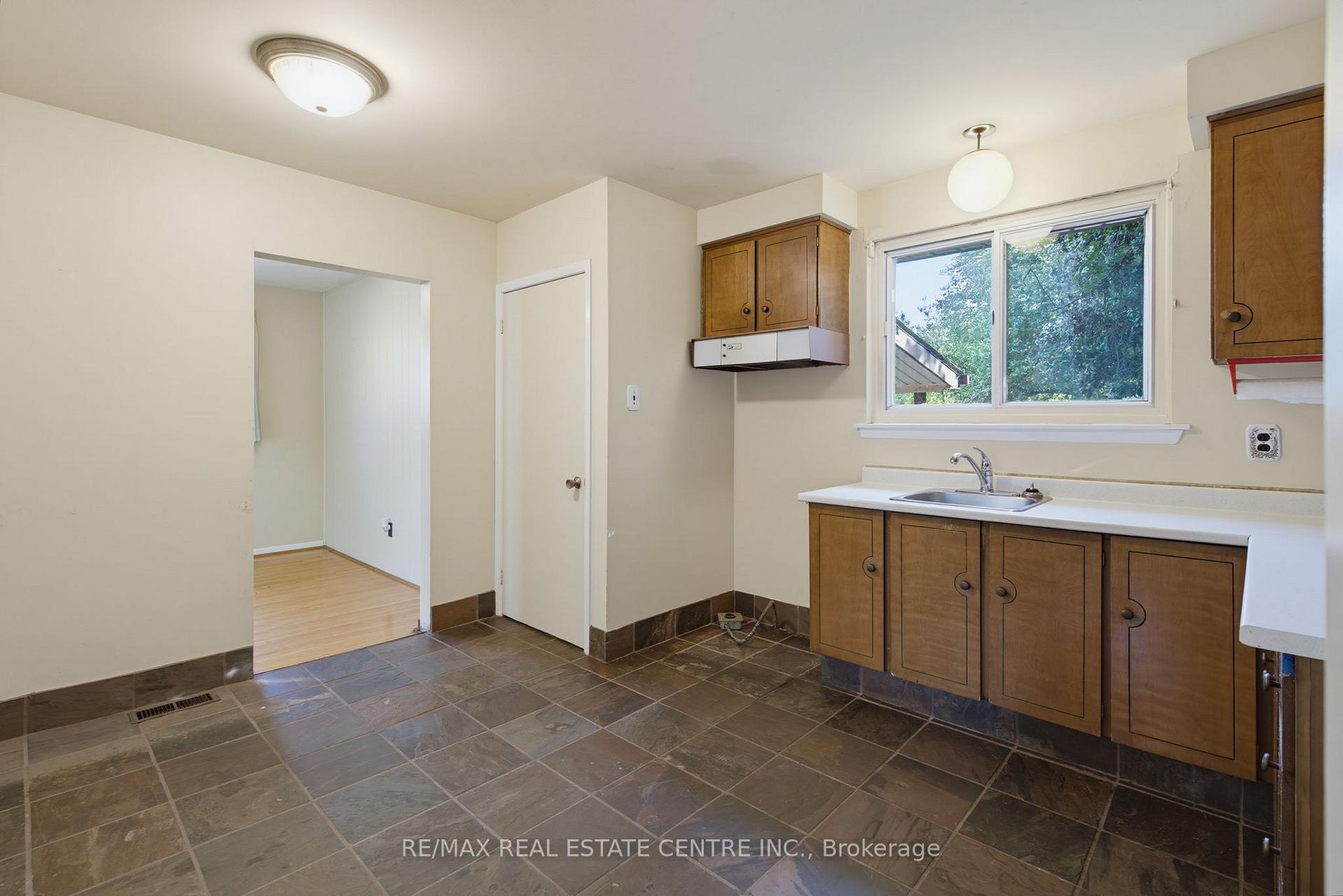 Photo 8 of 63 Brentwood Drive, Brampton, Avondale — HOMEH