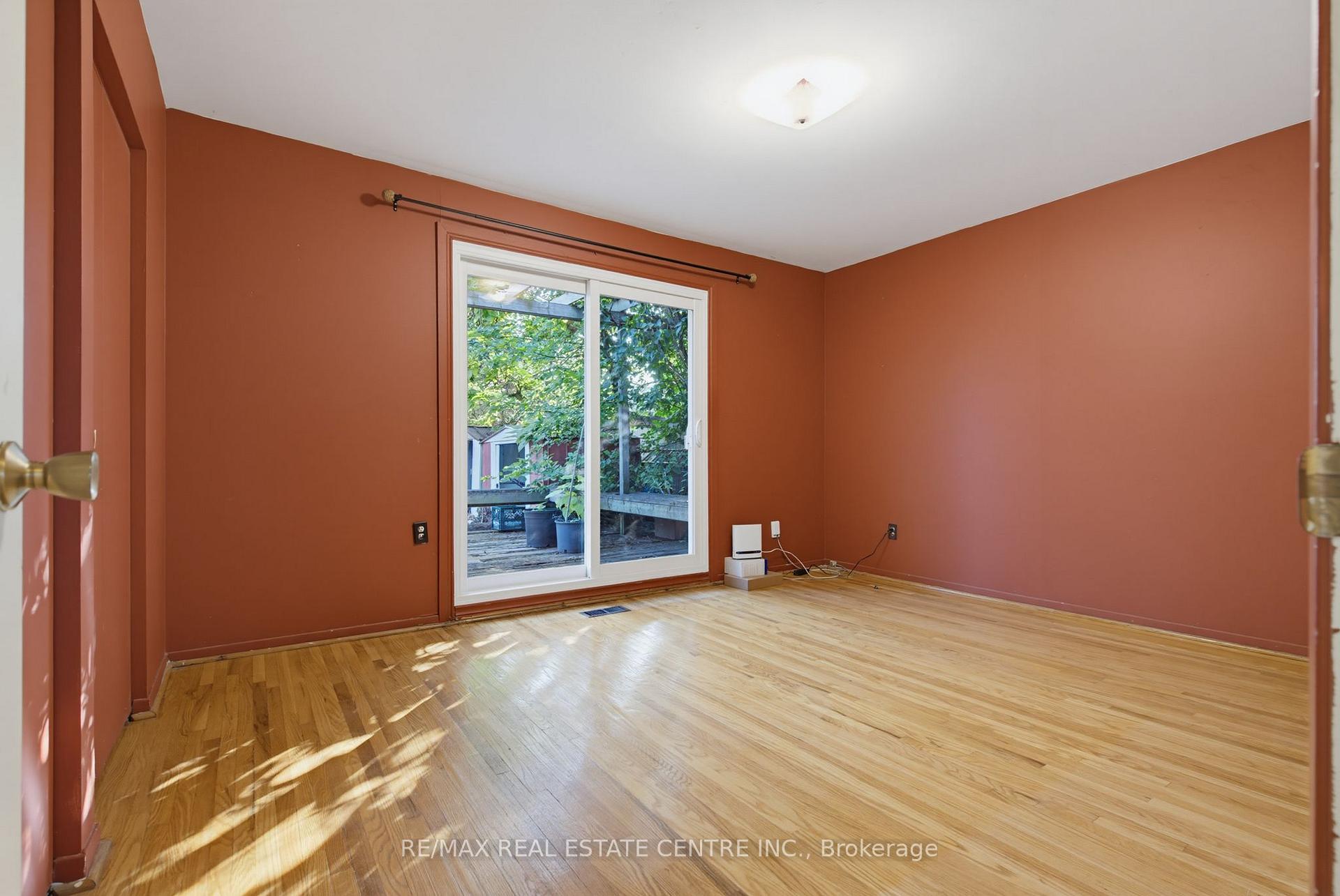 Photo 10 of 63 Brentwood Drive, Brampton, Avondale — HOMEH