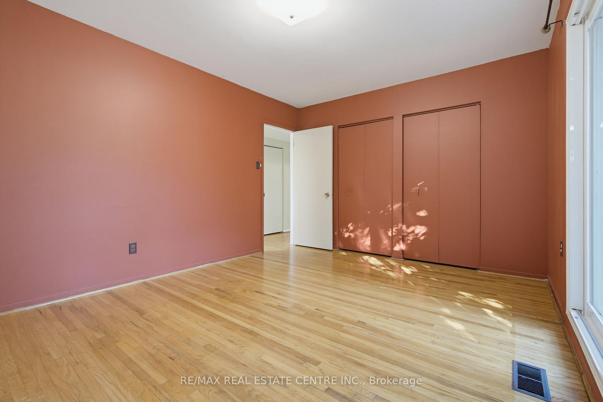 Photo 11 of 63 Brentwood Drive, Brampton, Avondale — HOMEH
