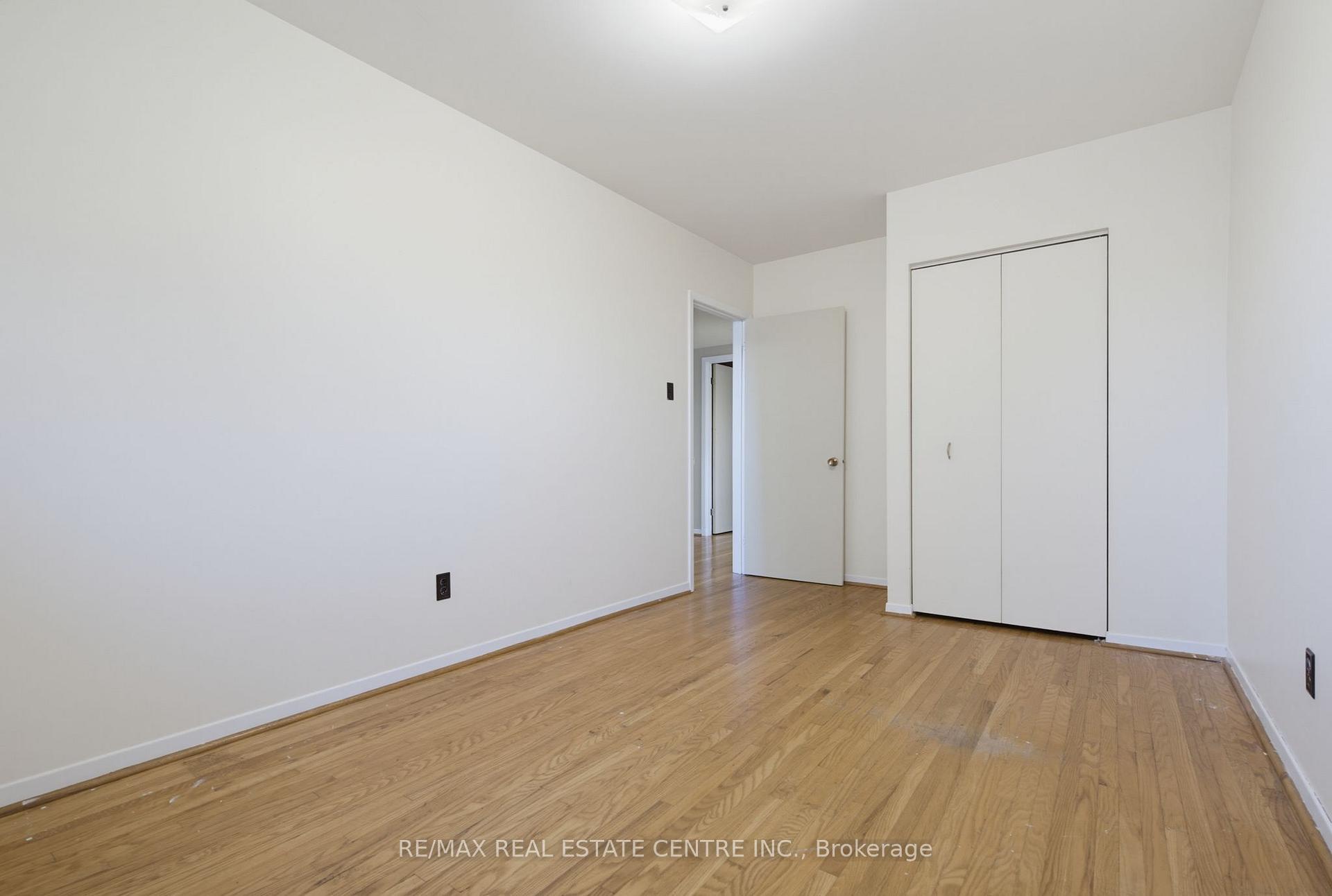 Photo 13 of 63 Brentwood Drive, Brampton, Avondale — HOMEH
