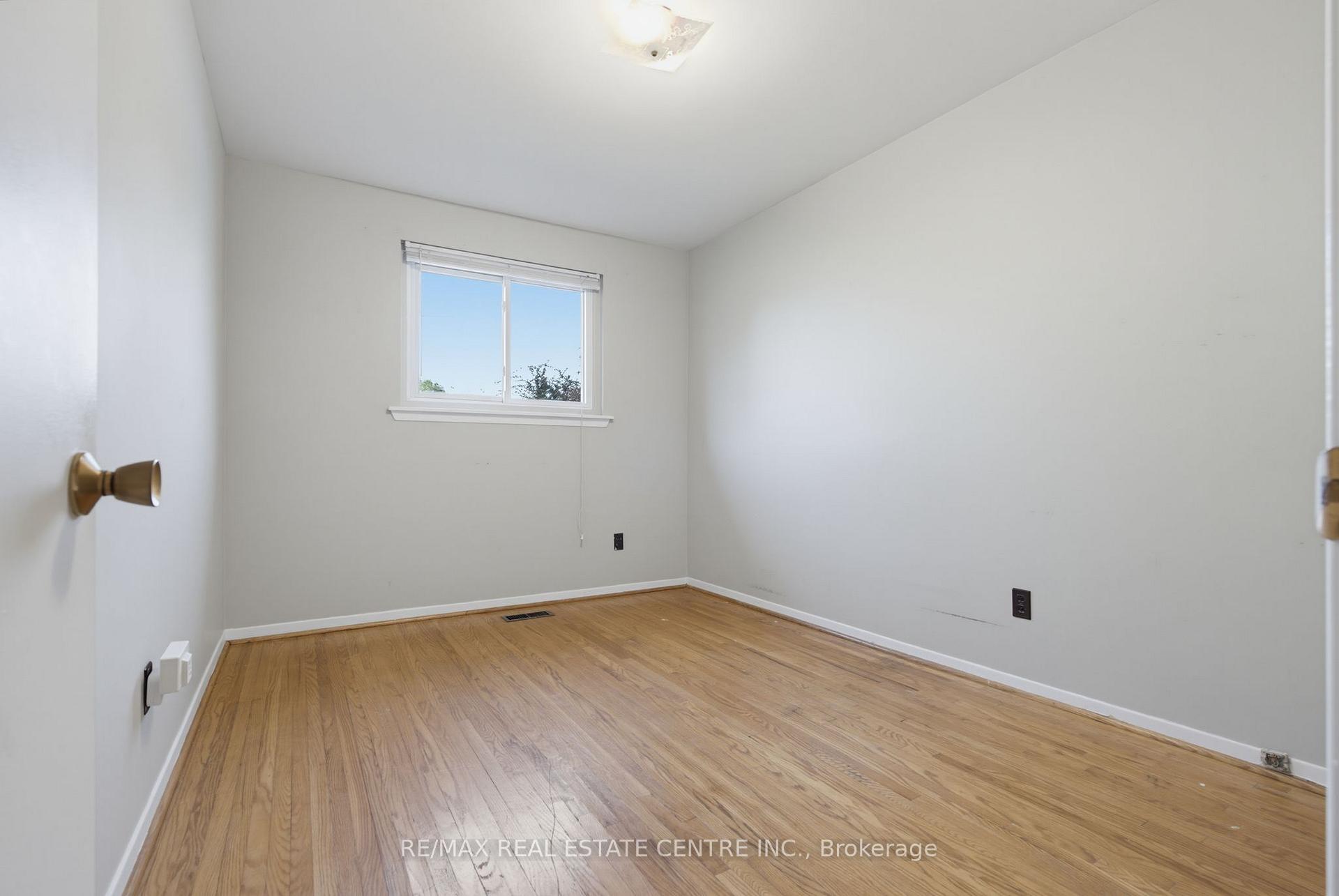 Photo 14 of 63 Brentwood Drive, Brampton, Avondale — HOMEH