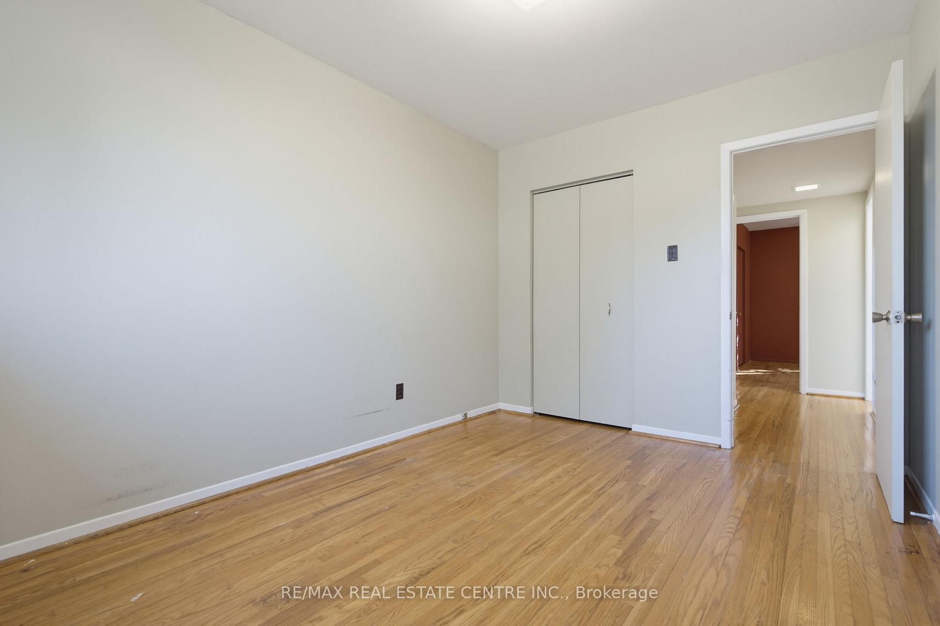 Photo 15 of 63 Brentwood Drive, Brampton, Avondale — HOMEH