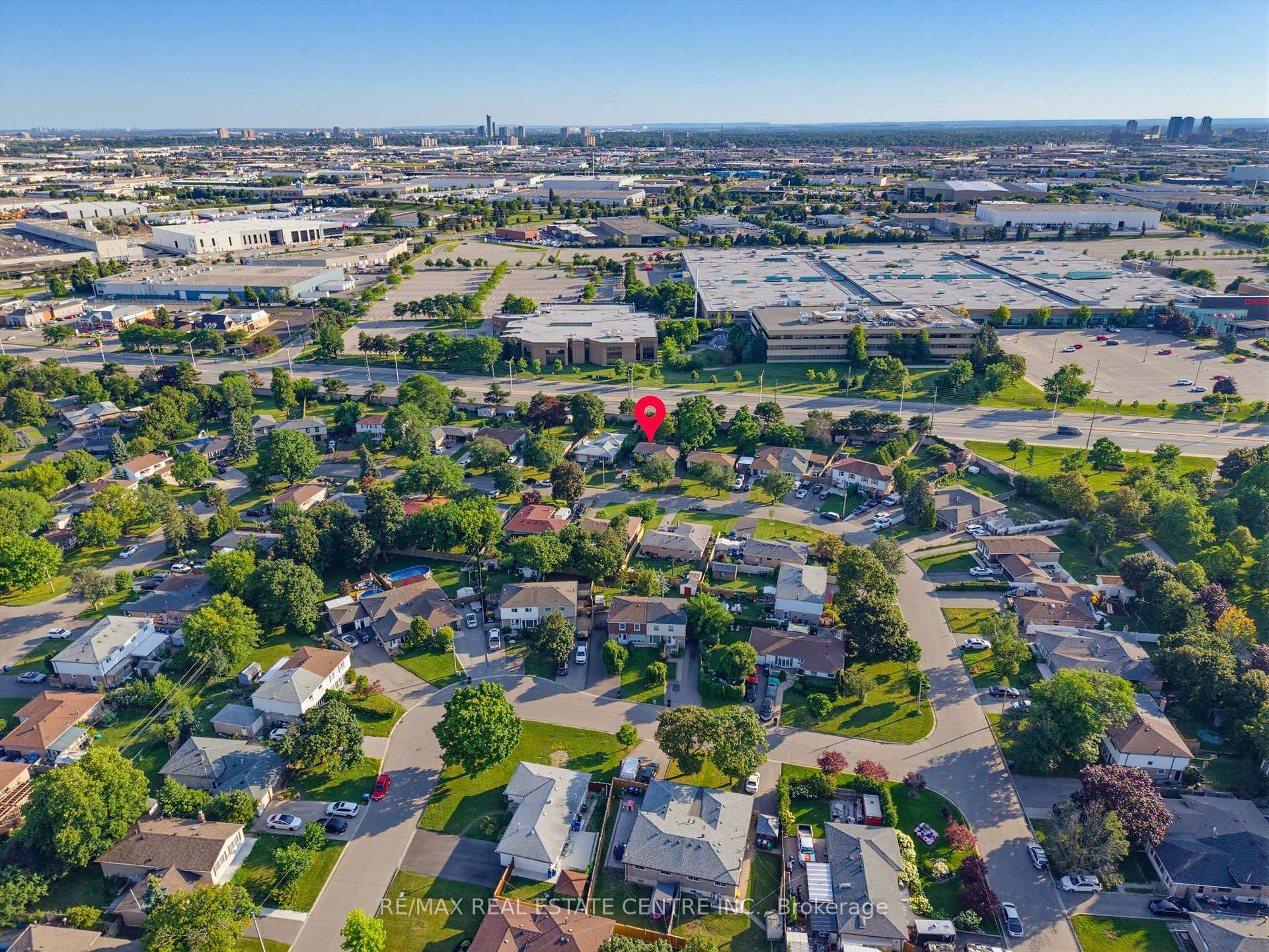 Photo 20 of 63 Brentwood Drive, Brampton, Avondale — HOMEH