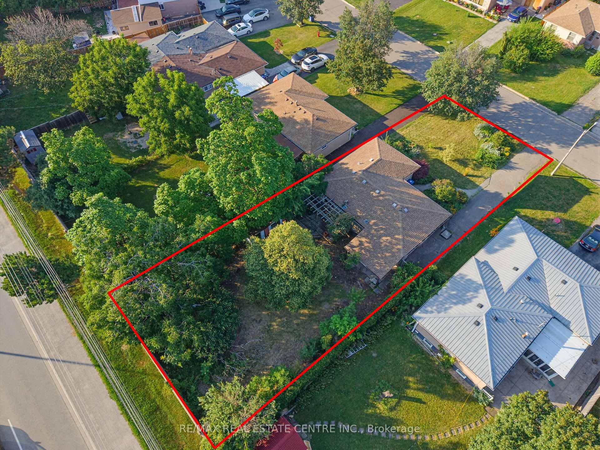 Photo 22 of 63 Brentwood Drive, Brampton, Avondale — HOMEH