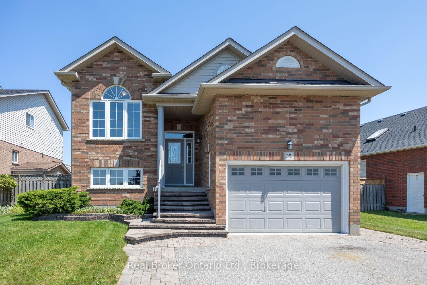 Photo 2 of 35 Argent Street, Clarington, Bowmanville — HOMEH